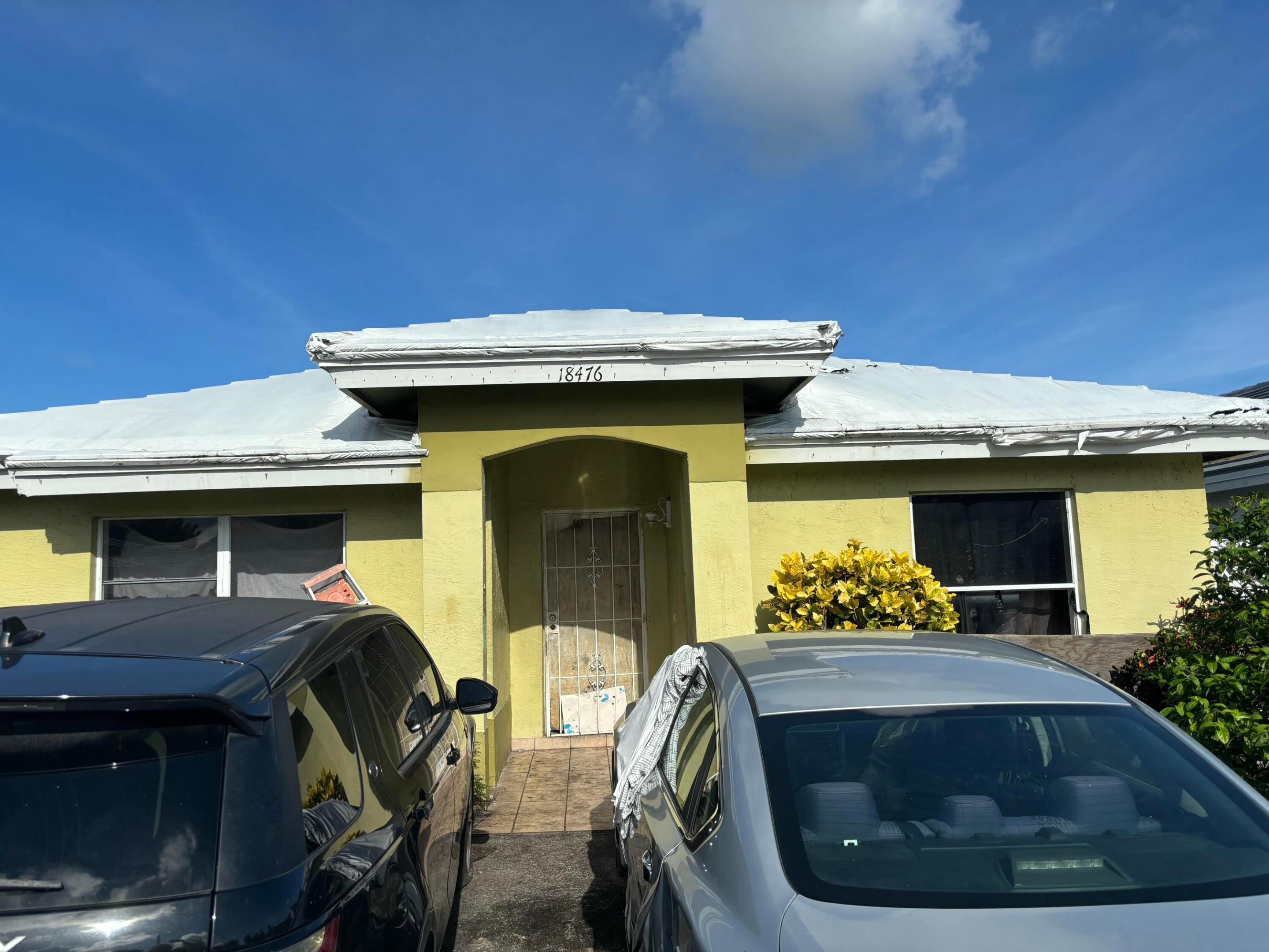Investor special APPROVED short sale at asking price. Cash only no assignment no wholesale as is.  Price and terms are firm. Buyers please use due diligence and look at the property before submitting offer. Must close with Consumers First Title and Escrow.