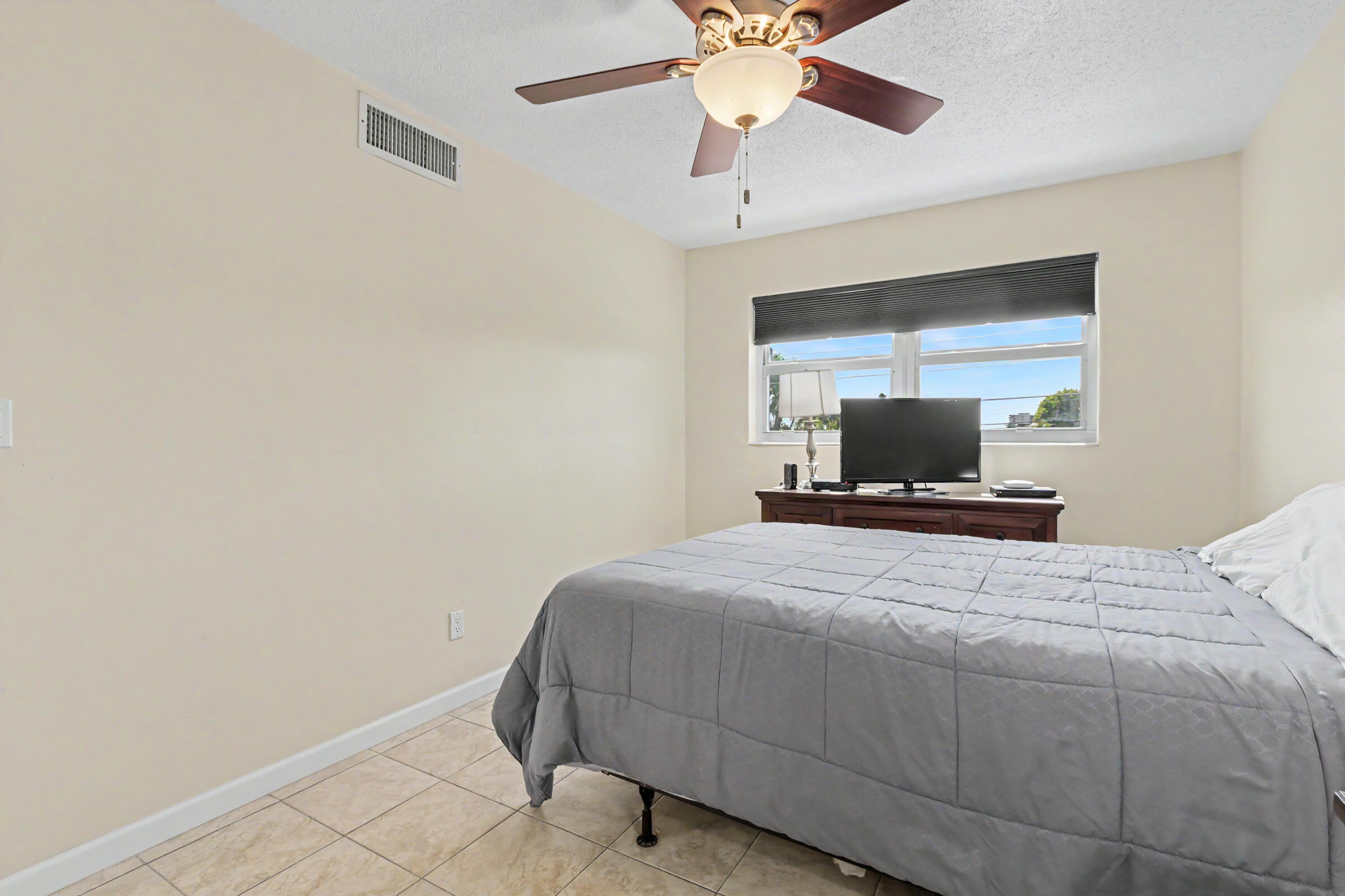 MAYBURY MANSIONS CONDO - Residential Lease