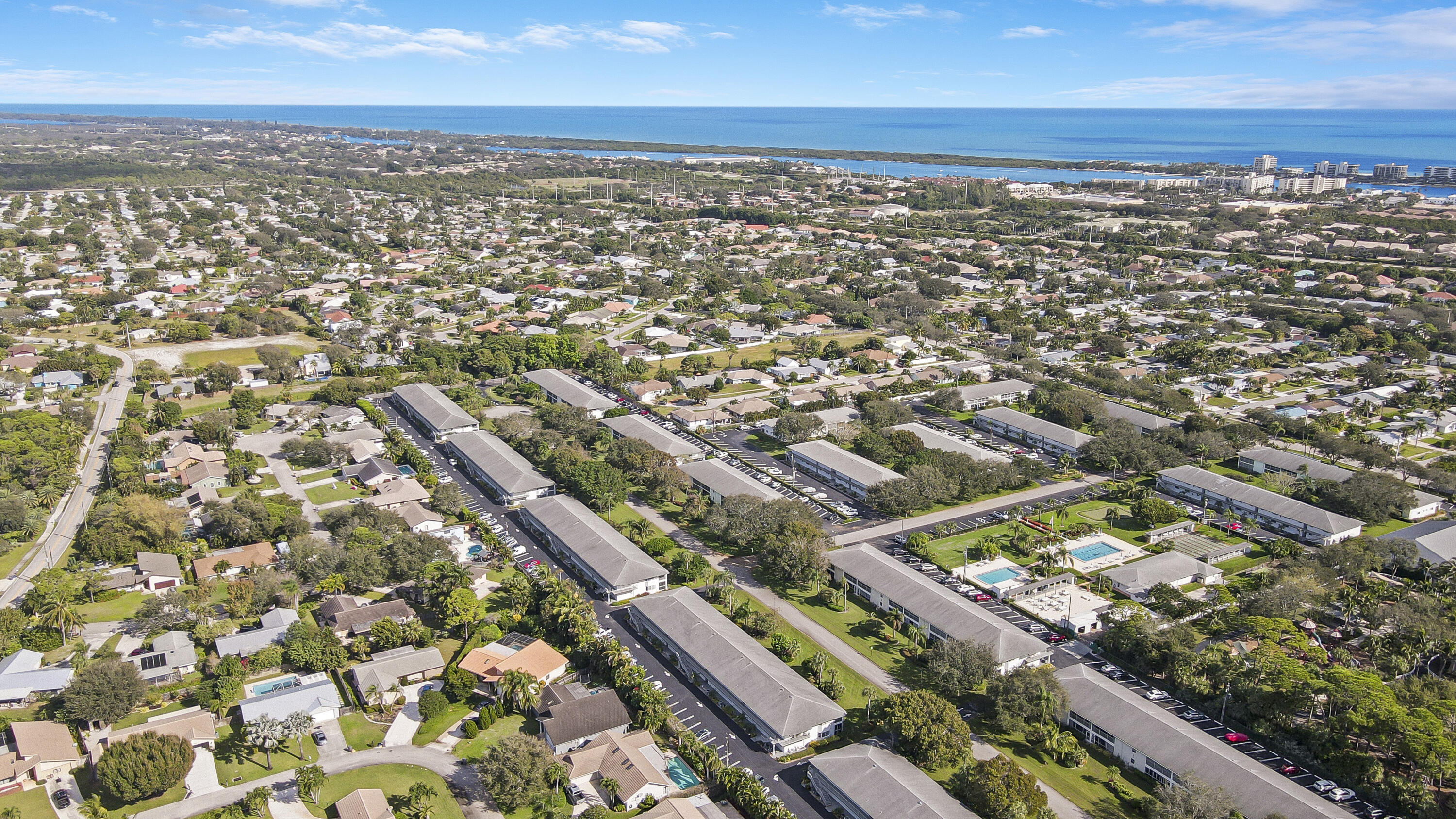 TEQUESTA GARDEN COND NO 6 S 526 FT OF PAR 2 TEQUES - Residential