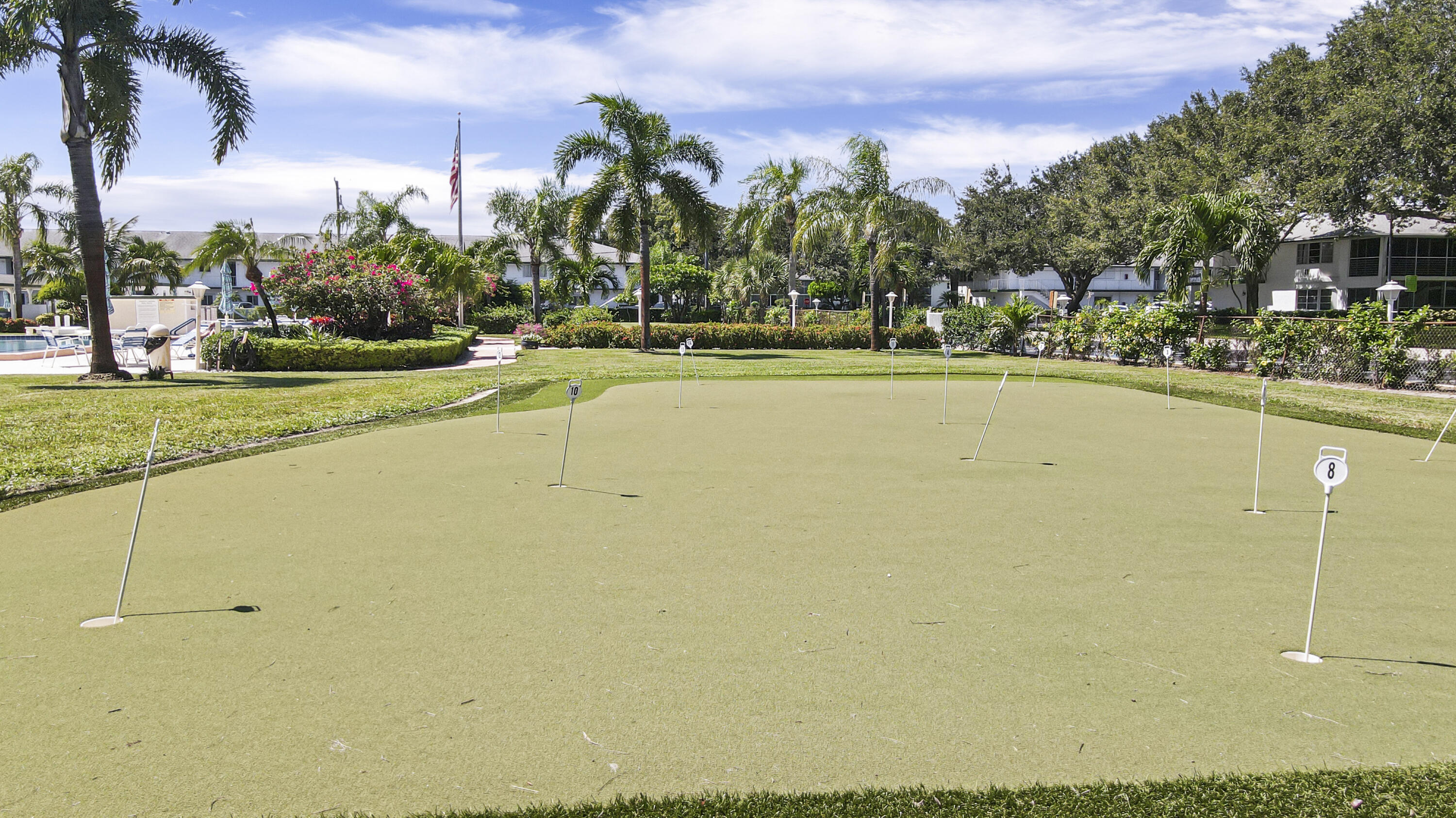 TEQUESTA GARDEN COND NO 6 S 526 FT OF PAR 2 TEQUES - Residential