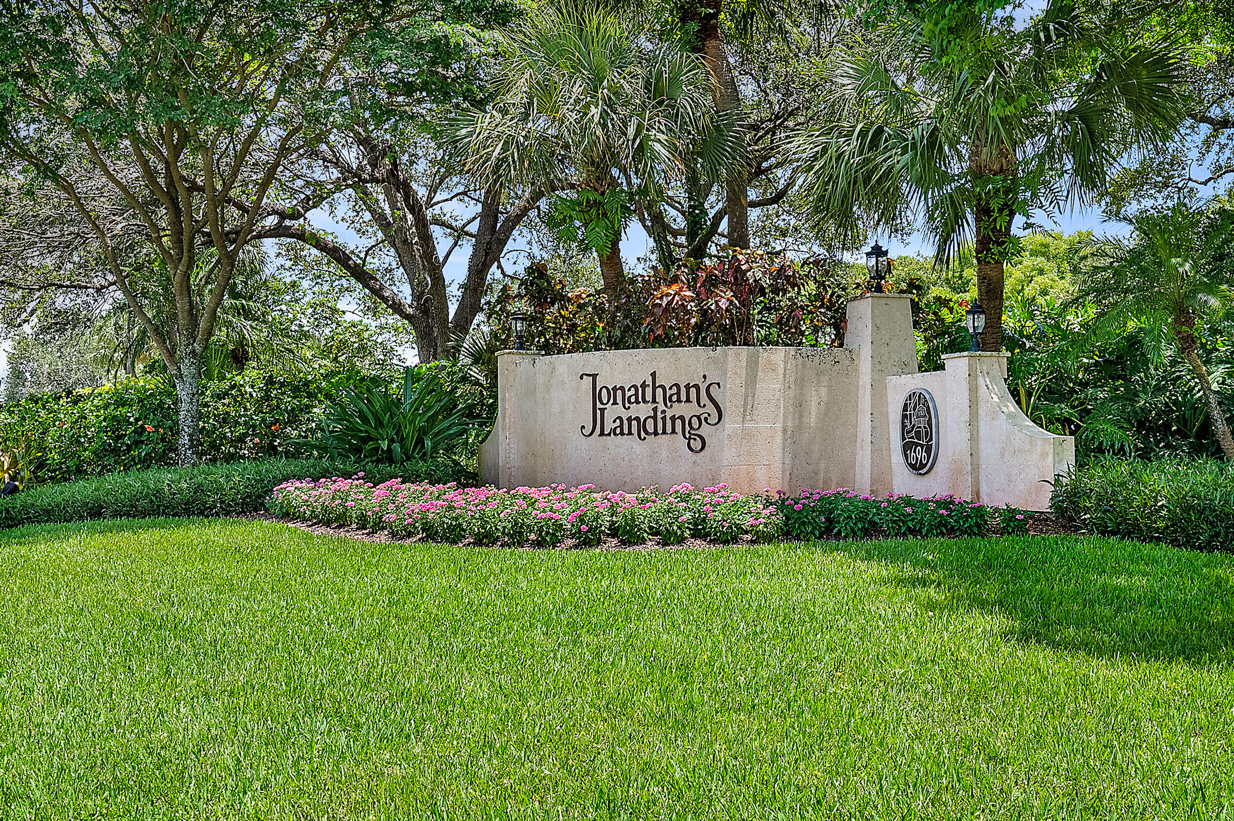 JONATHANS LANDING - Residential