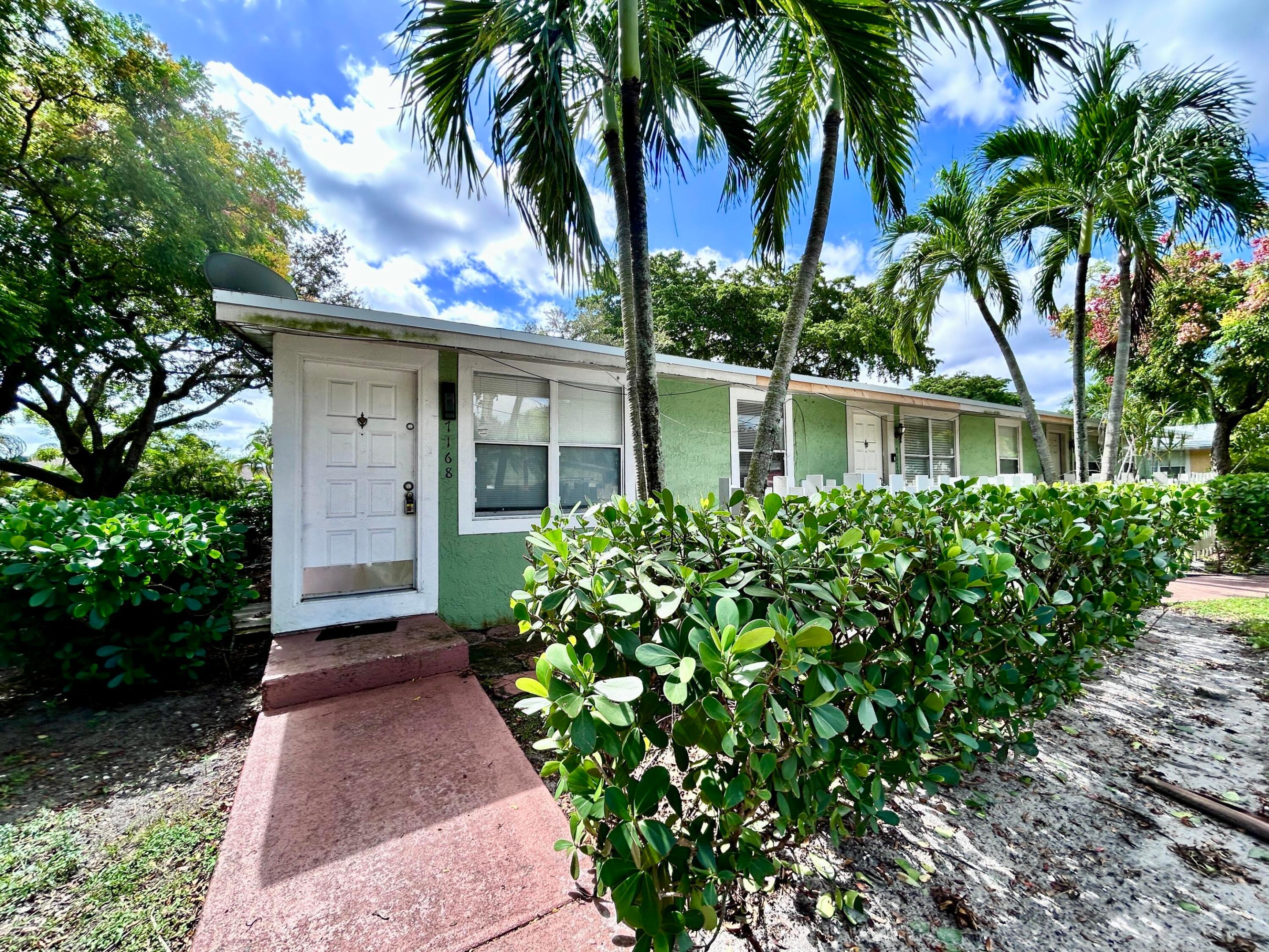 MOVE-IN READY UPGRADED 1 STORY VILLA. ALL AGES WELCOMED. END UNIT WITH PRIVATE ENTRANCE , OPEN FLOOR PLAN VAULTED CEILINGS! FRESHLY PAINTED, TONS OF NATURAL LIGHT, HUGE LAUNDRY ROOM WITH PLENTY OF STORAGE SPACE.  BIG KITCHEN, GRANITE COUNTER TOPS, PLENTY OF CABINETS FOR STORAGE. A/C 2025. FENCED IN PRIVATE PATIO. GREAT INVESTMENT OPPORTUNITY! QUIET AND CONVENIENT LOCATION NEAR RETAIL, SCHOOLS AND RESTAURANTS. CAN RENT IMMEDIATELY, CORPORATE BUYERS OKAY. WILL NOT LAST!