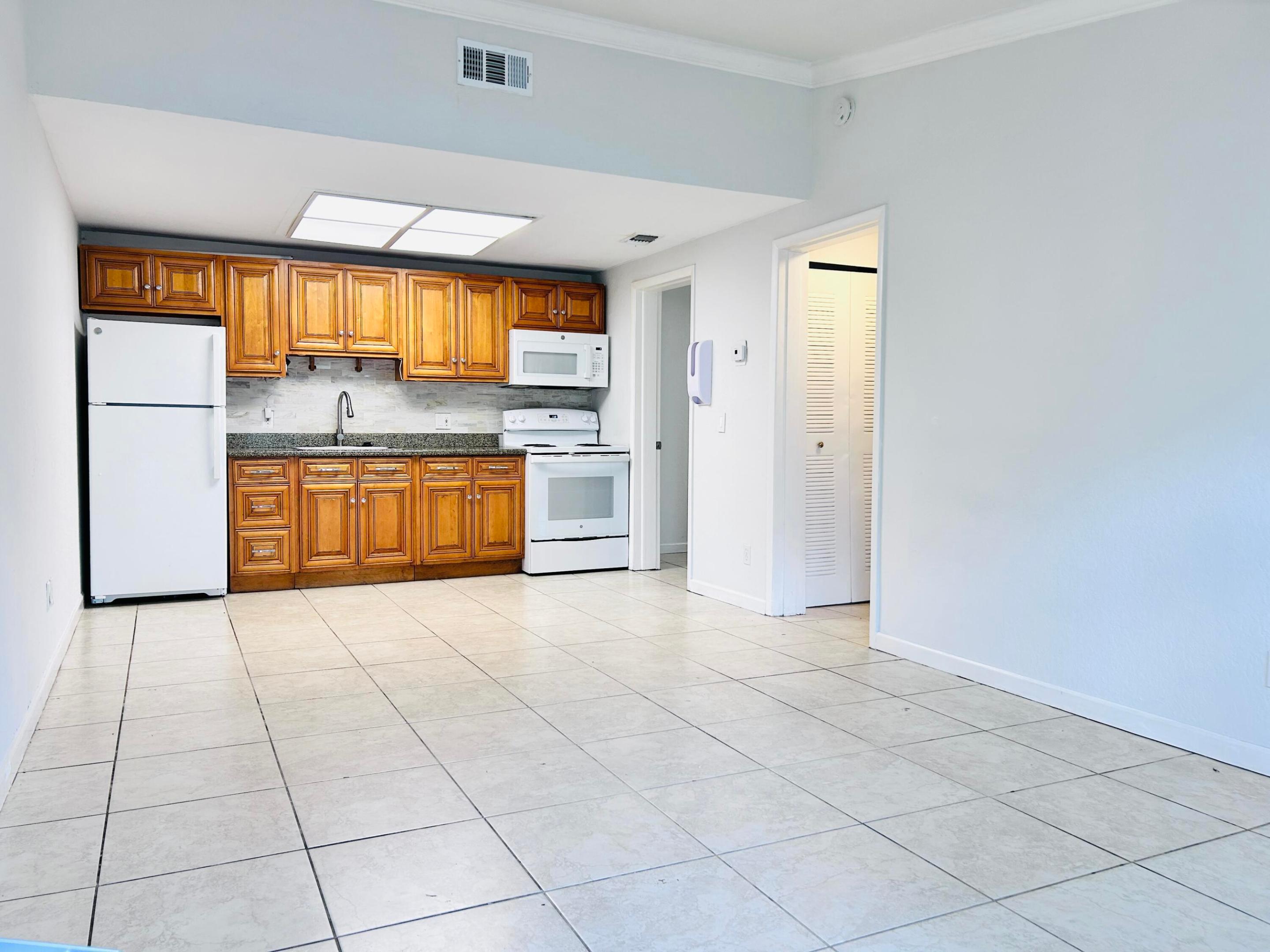 SOUTHGATE VILLAS CONDO - Residential