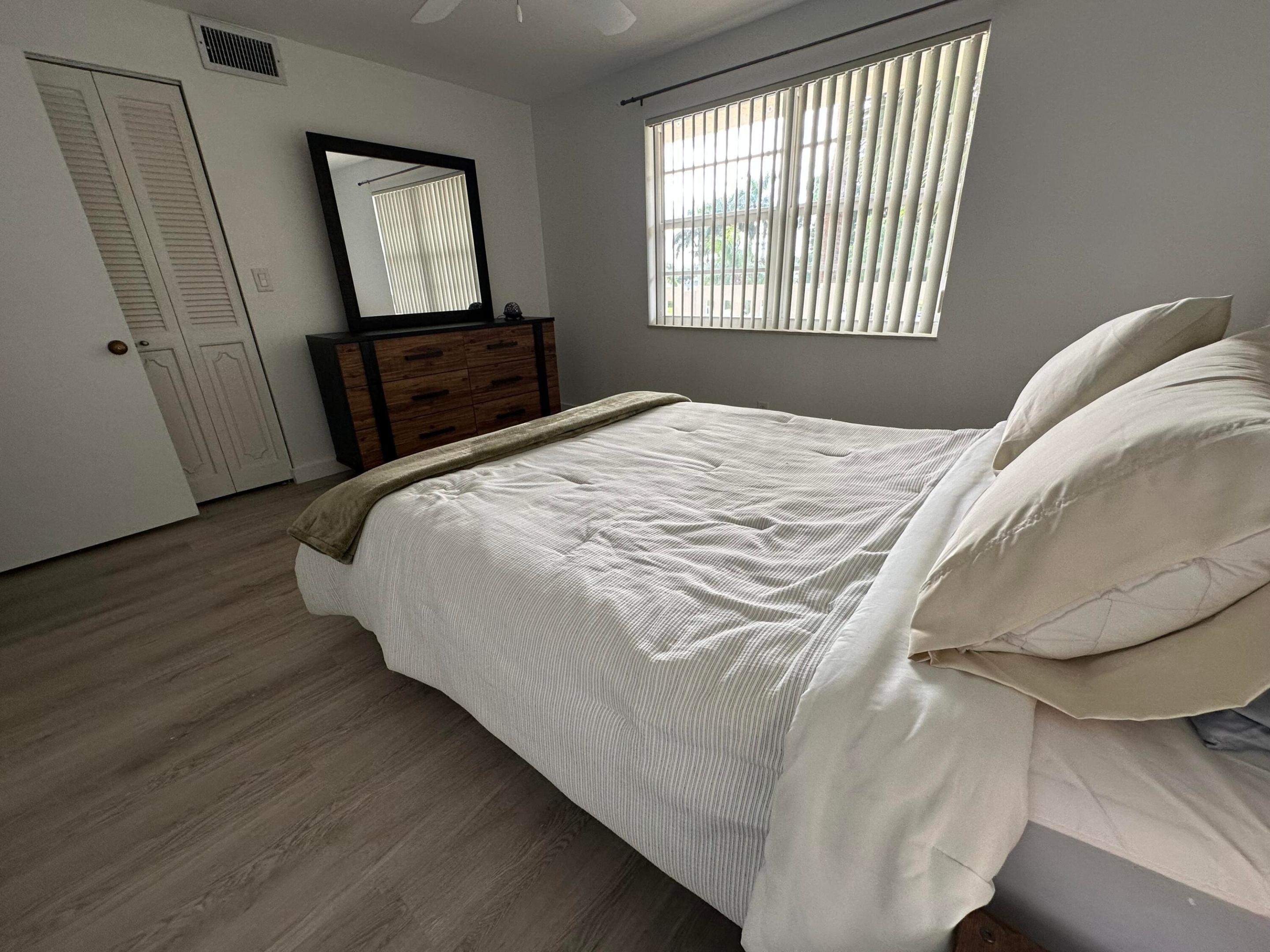 MEADOWBROOK LAKES VIEW CONDO - Residential Lease