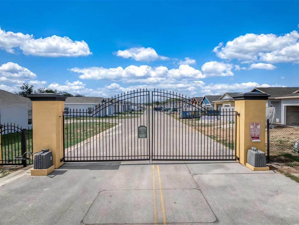 LAS VILLAS AT KENILWORTH - Residential