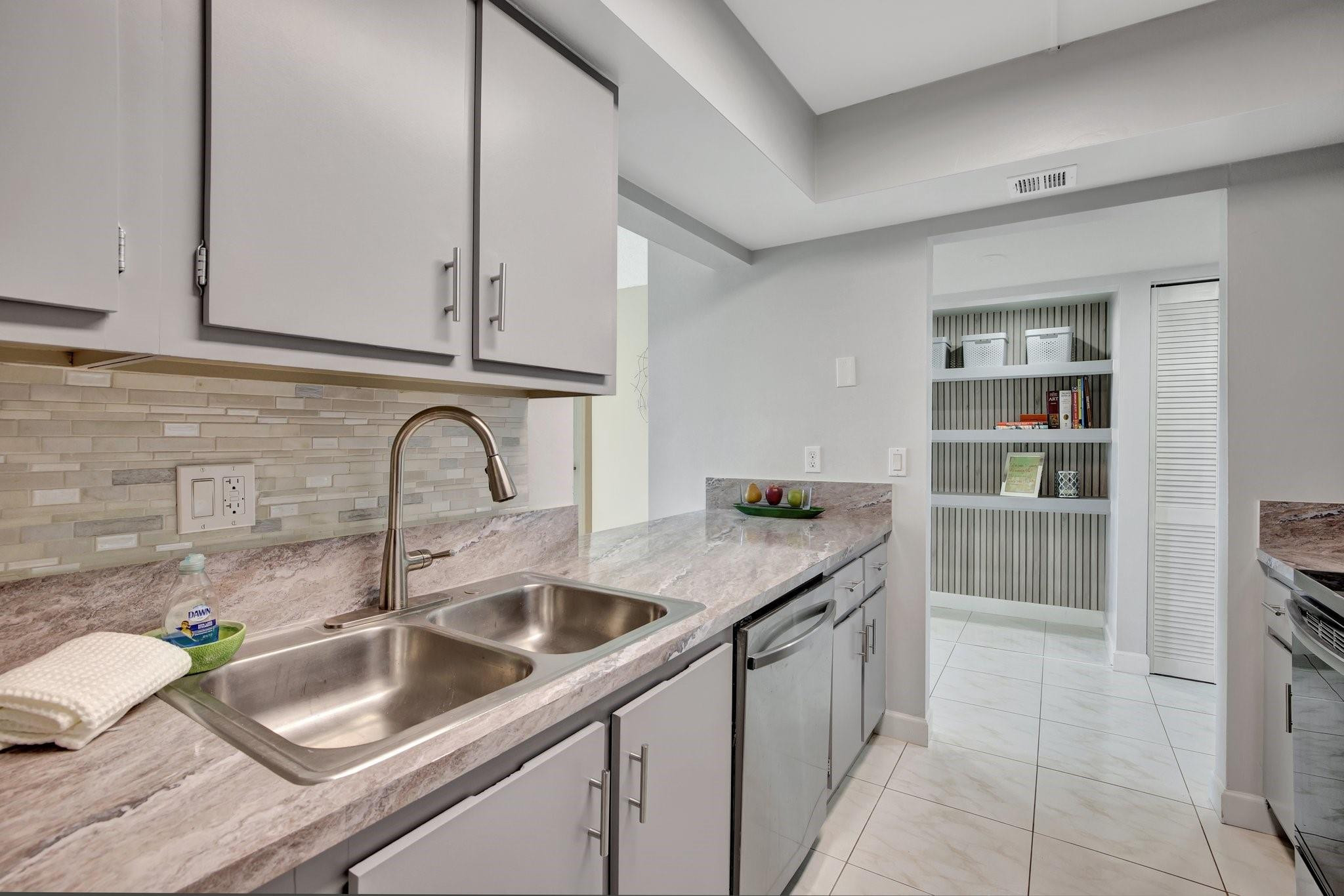 RIVER REACH CONDOMINIUM III - Residential