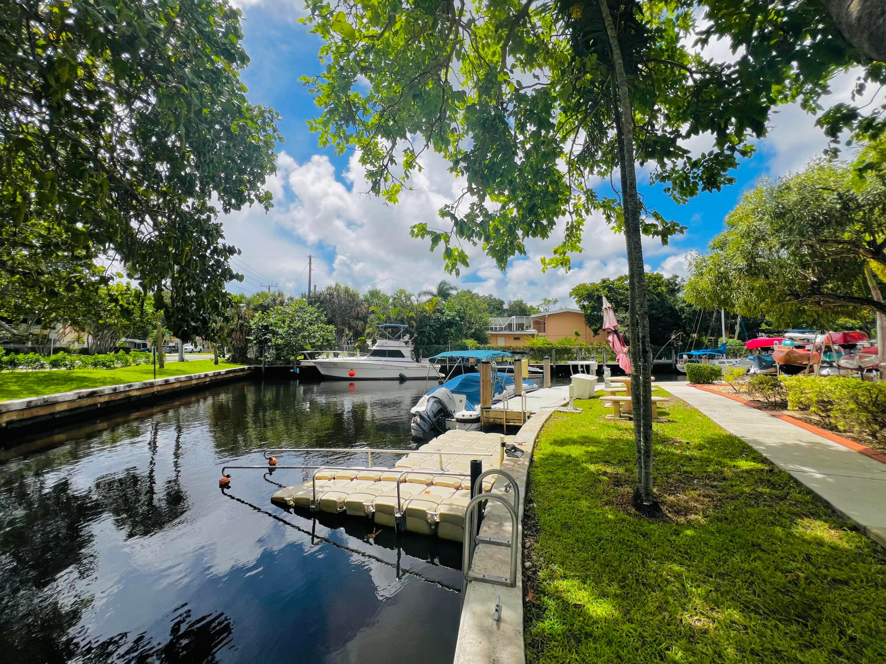 RIVER REACH CONDOMINIUM III - Residential