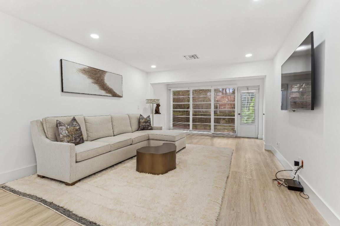 PALM GREENS AT VILLA DEL RAY COND PHASE 1,2,2-A,2- - Residential