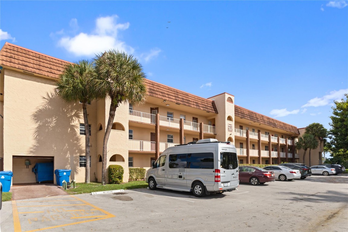 sunrise lakes phase 3 - Residential