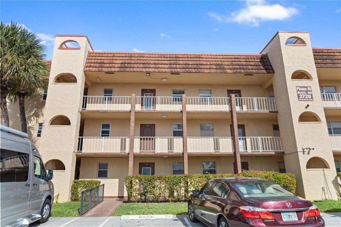sunrise lakes phase 3 - Residential