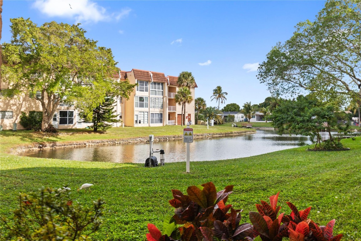 sunrise lakes phase 3 - Residential