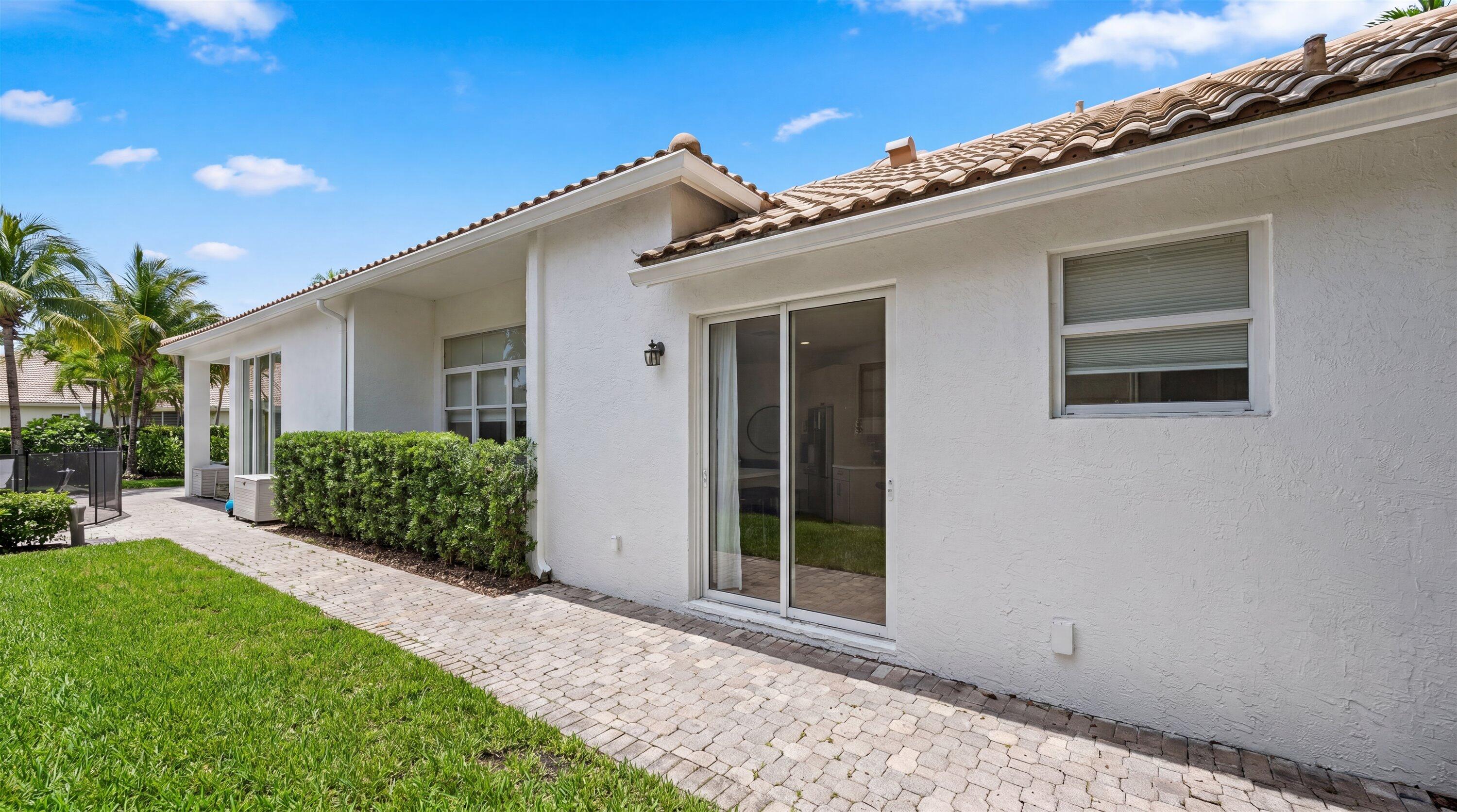Eagles Landing Of P B Polo And Country Club Wellin - Residential