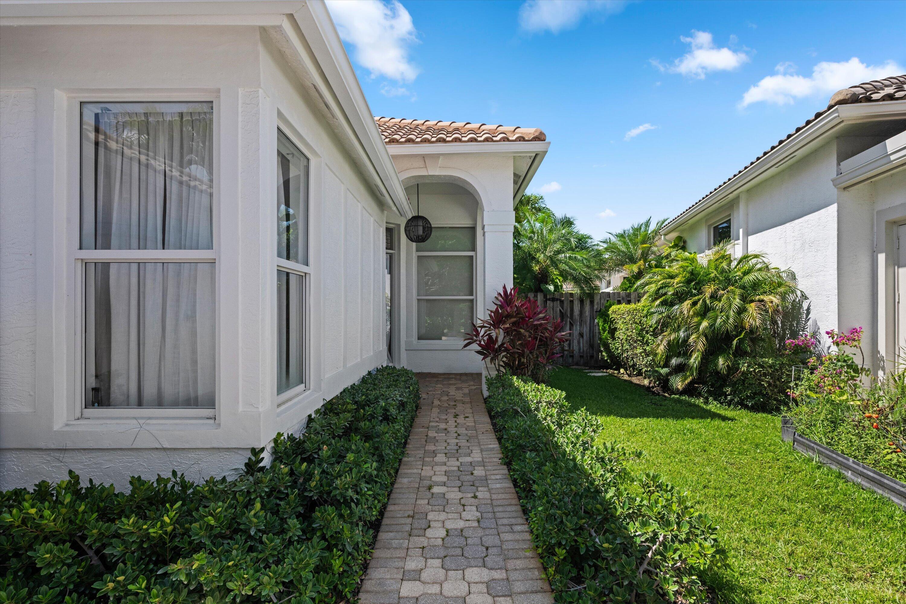 Eagles Landing Of P B Polo And Country Club Wellin - Residential