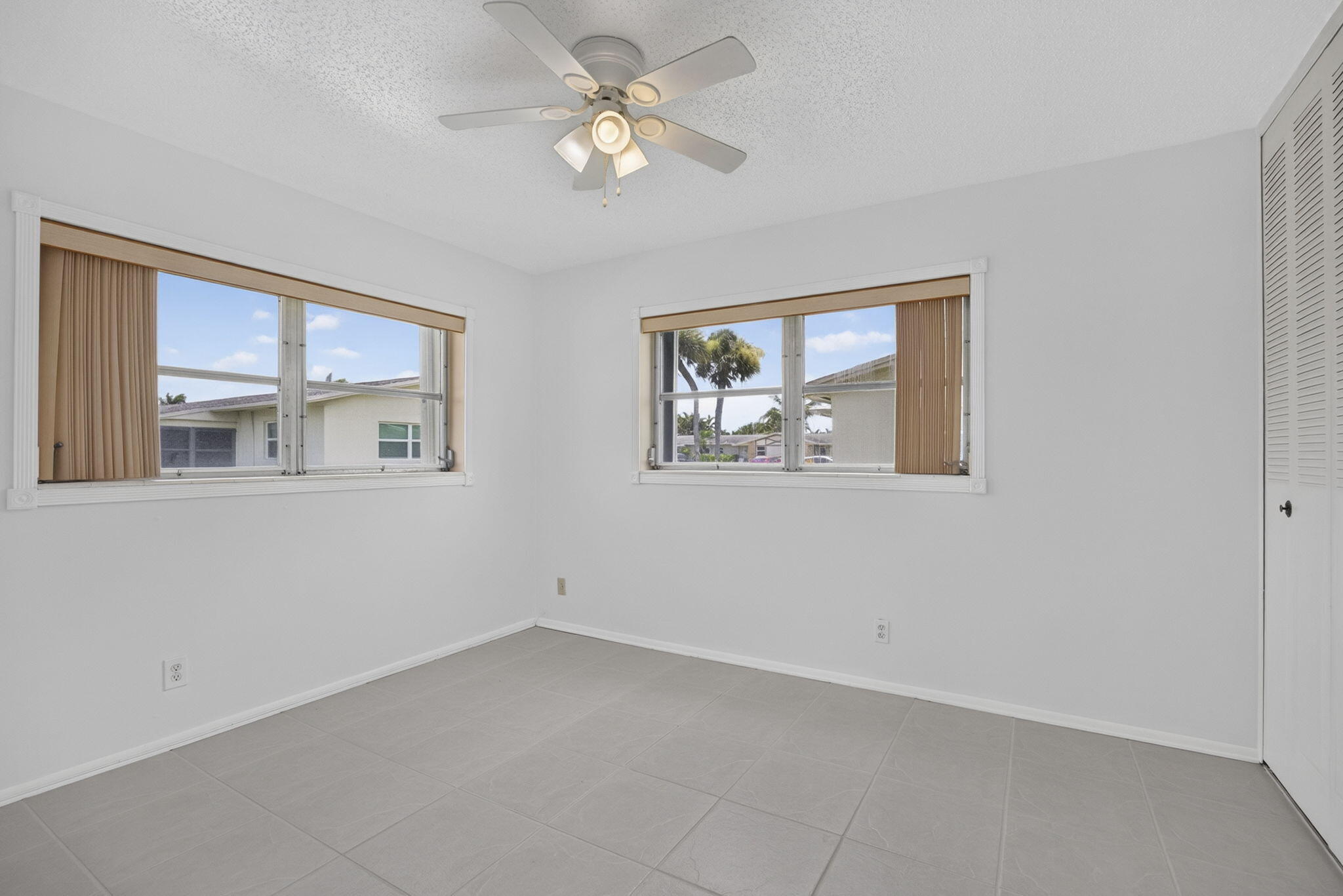 CRESTHAVEN VILLAS CONDO 33 - Residential