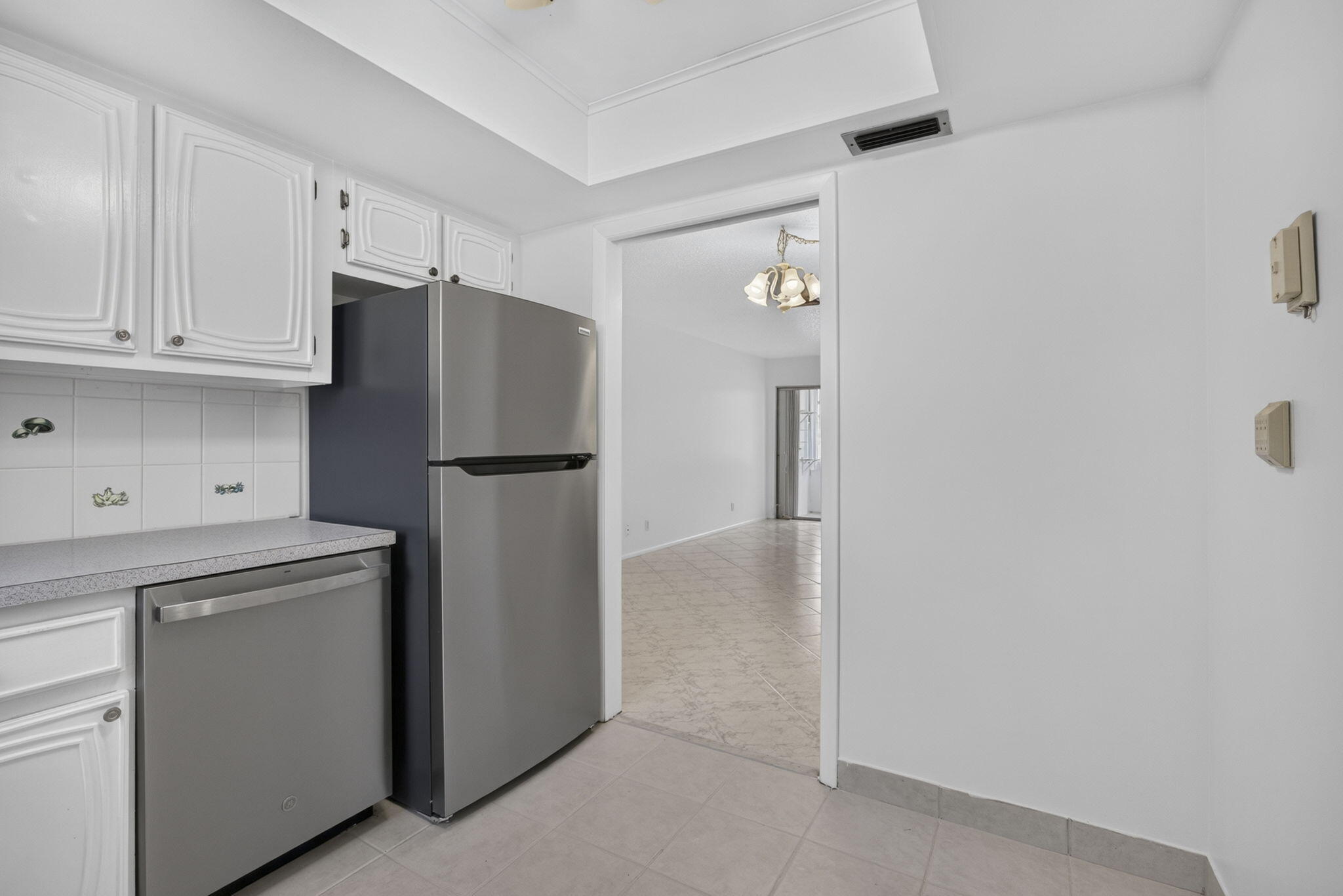CRESTHAVEN VILLAS CONDO 33 - Residential