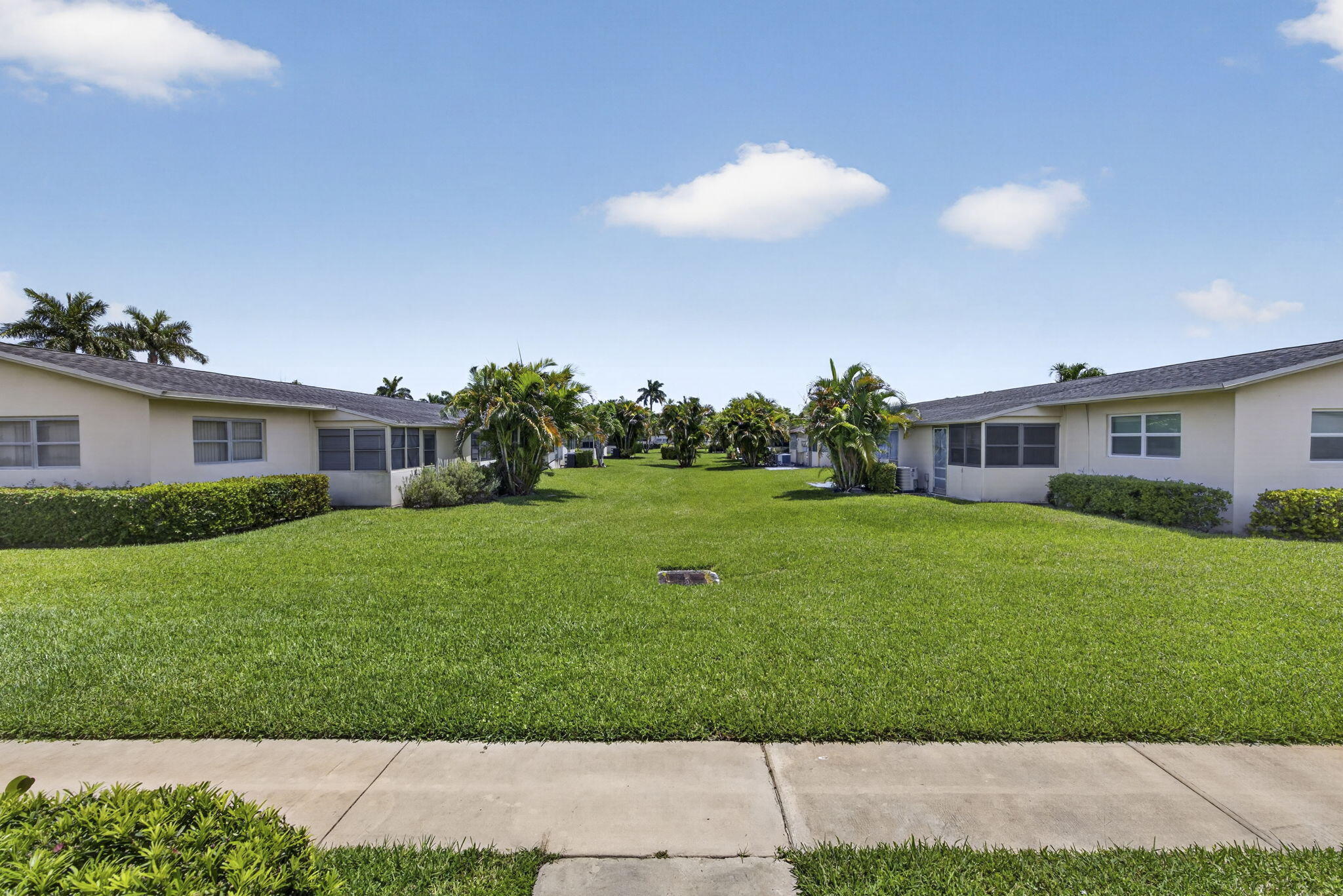 CRESTHAVEN VILLAS CONDO 33 - Residential