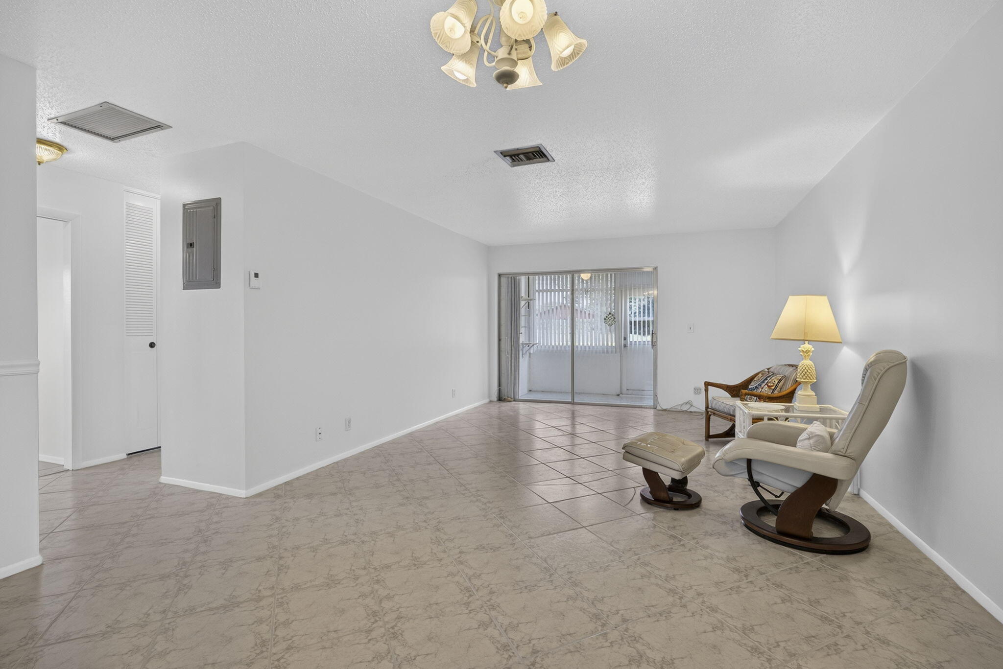 CRESTHAVEN VILLAS CONDO 33 - Residential