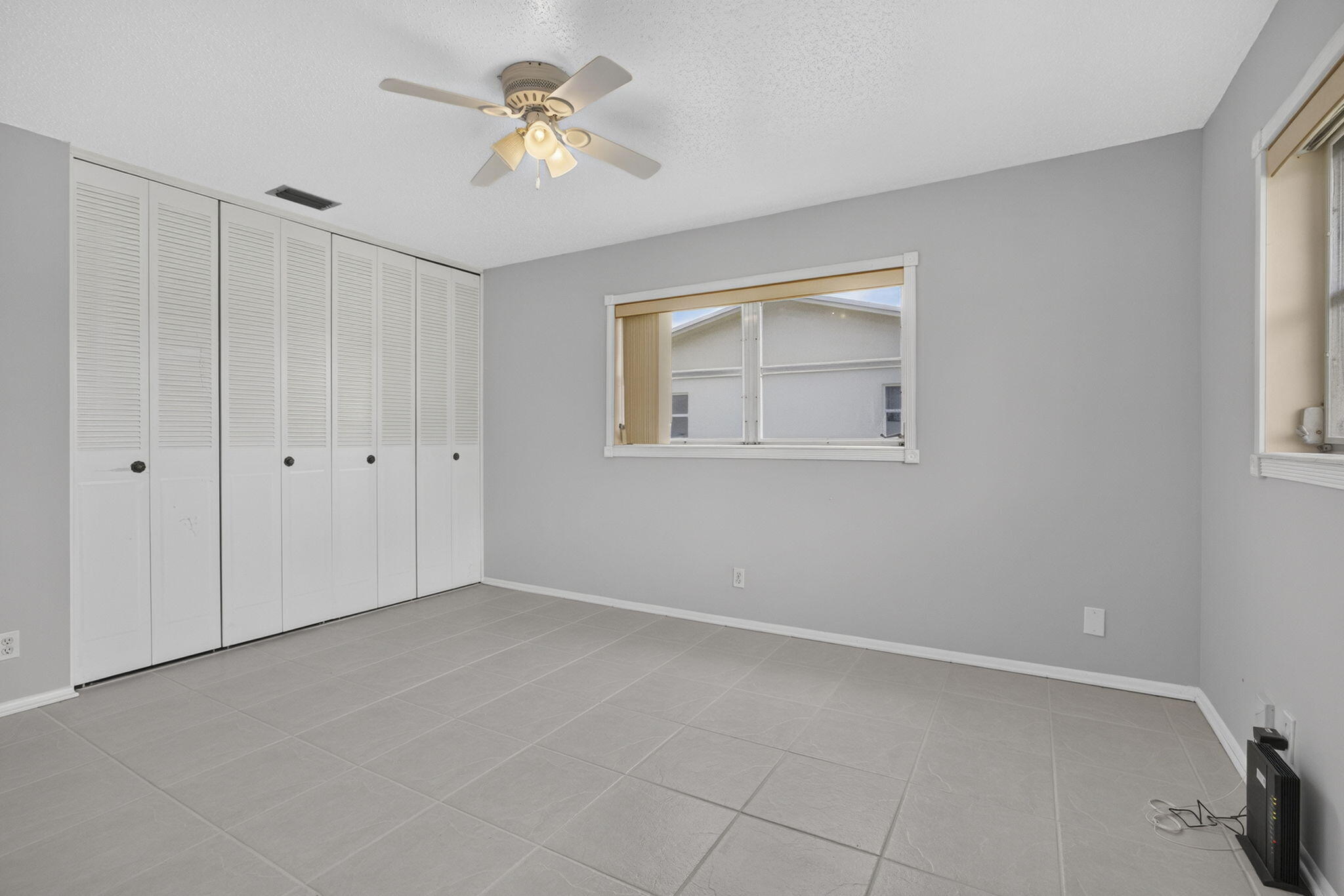 CRESTHAVEN VILLAS CONDO 33 - Residential