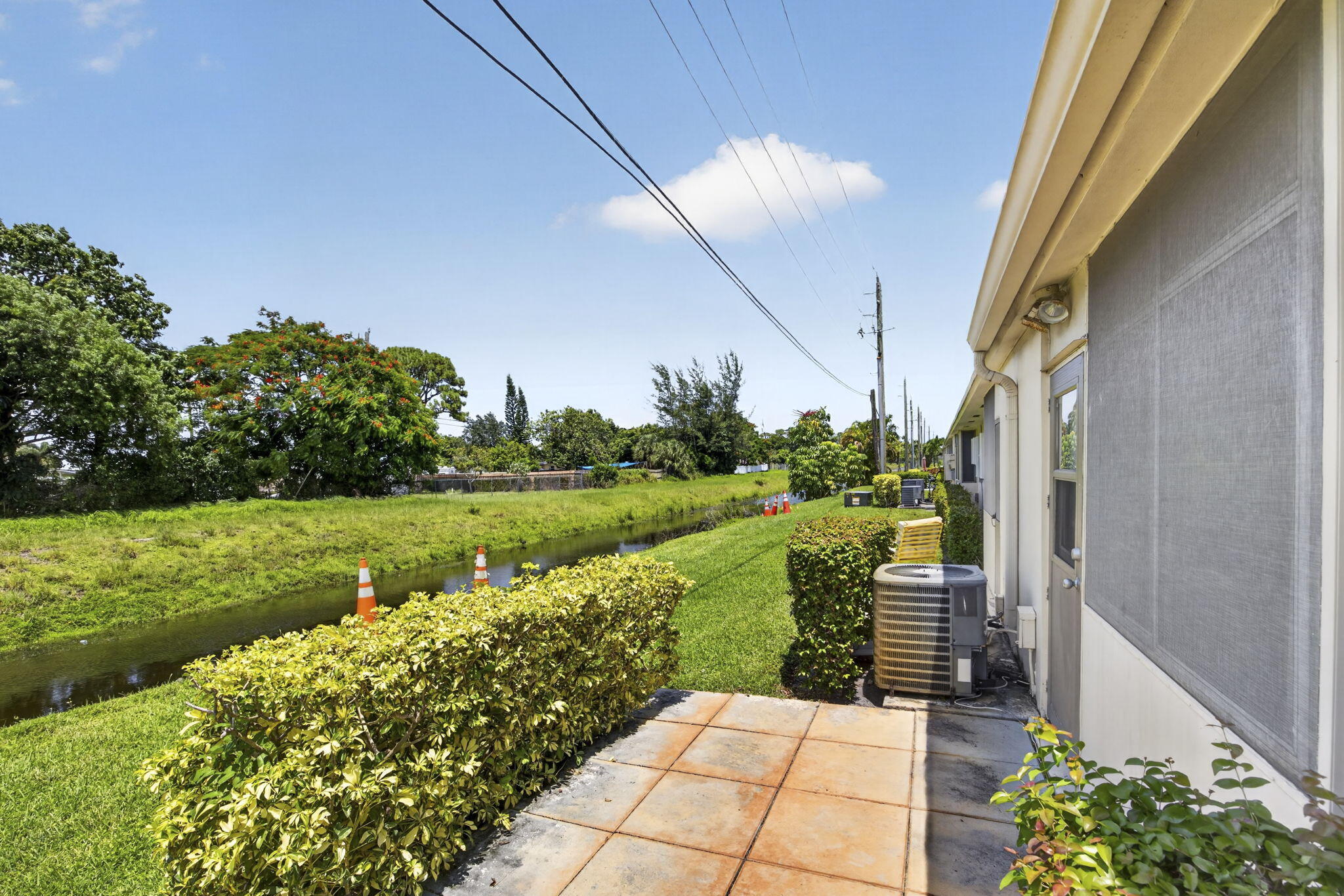 CRESTHAVEN VILLAS CONDO 33 - Residential