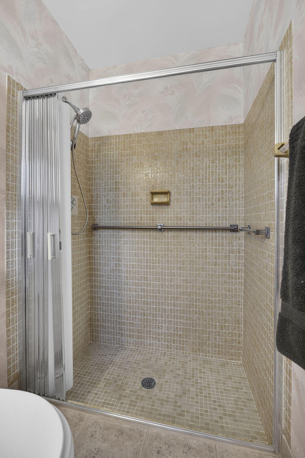 CRESTHAVEN VILLAS CONDO 33 - Residential
