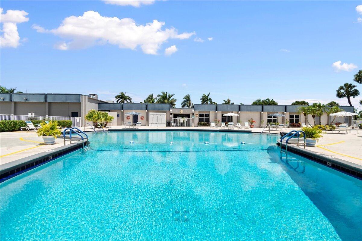 CRESTHAVEN VILLAS CONDO 33 - Residential
