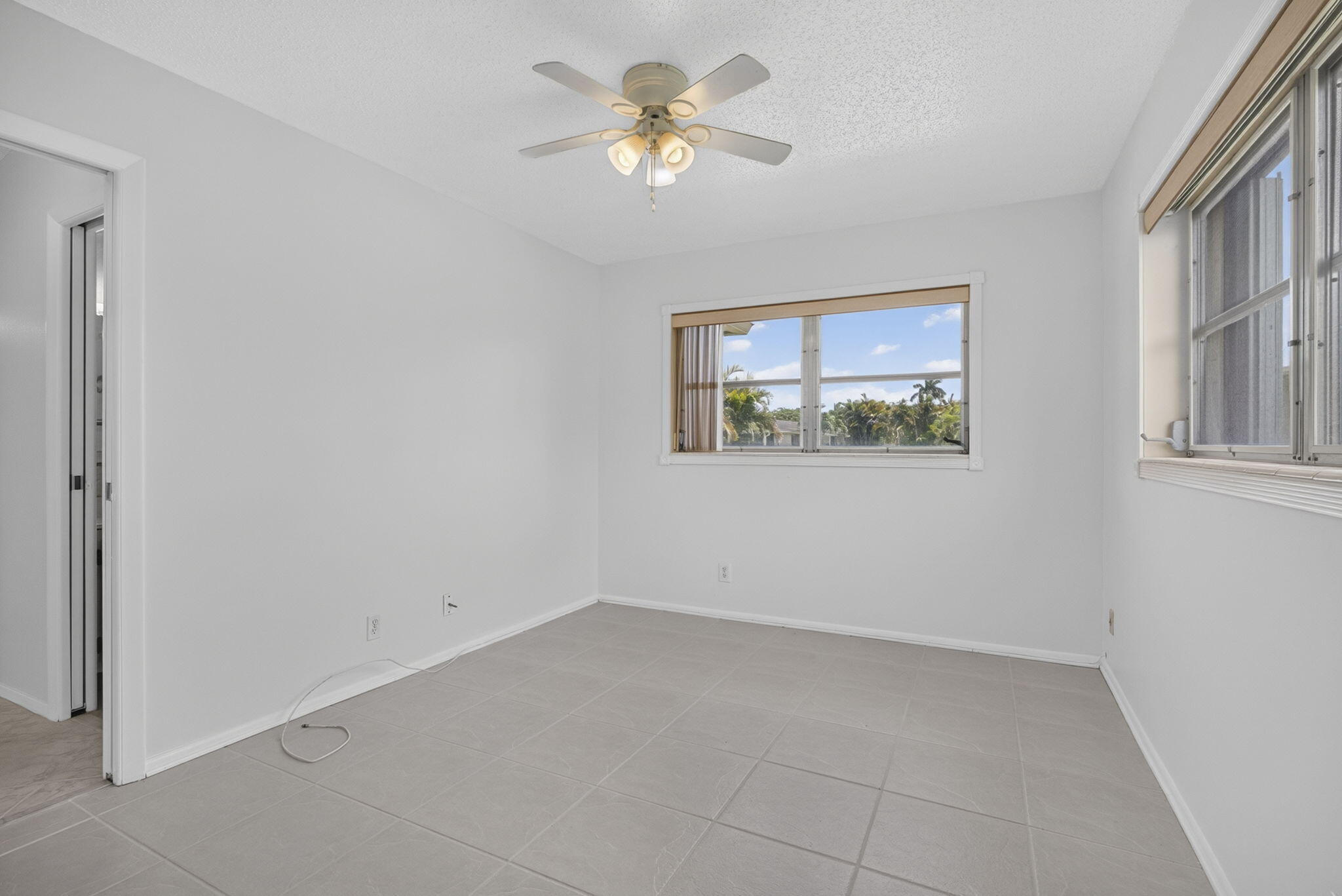CRESTHAVEN VILLAS CONDO 33 - Residential