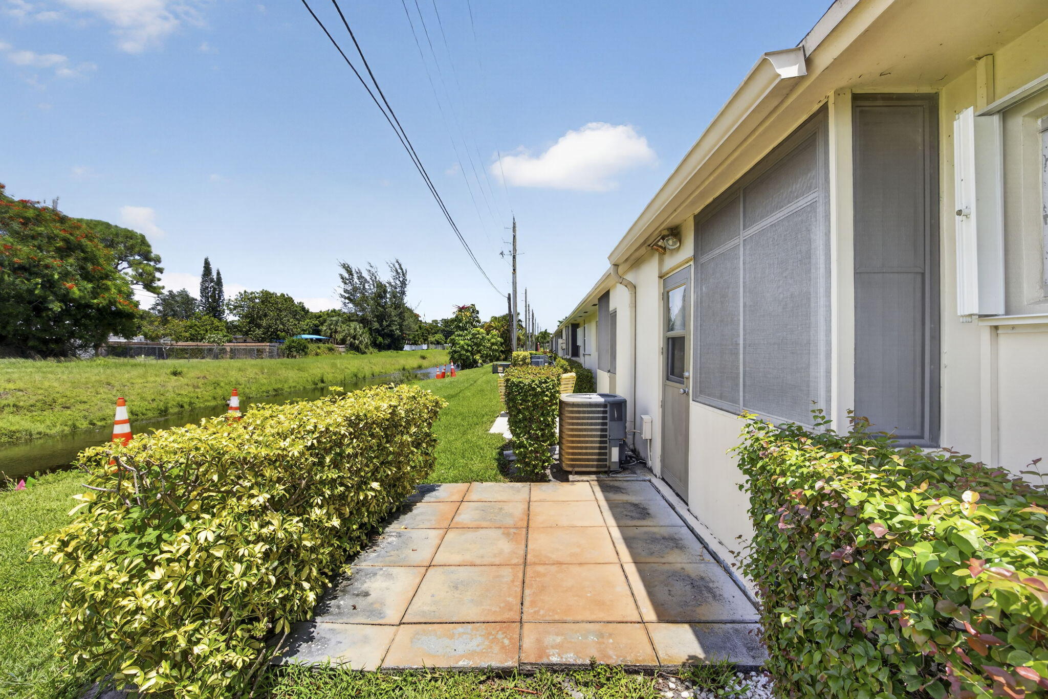 CRESTHAVEN VILLAS CONDO 33 - Residential