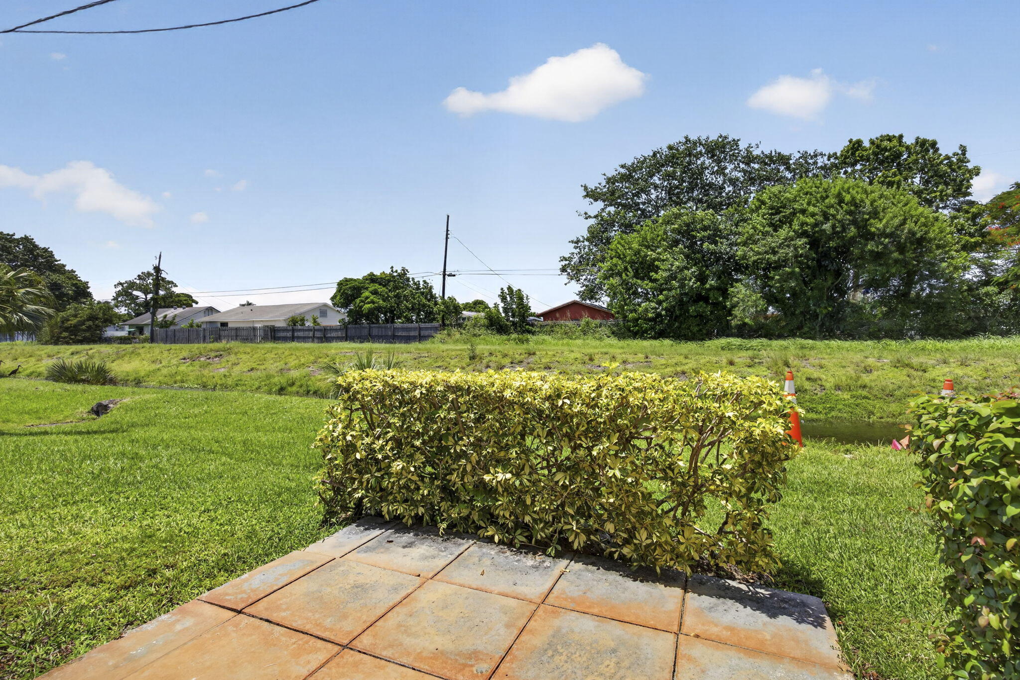 CRESTHAVEN VILLAS CONDO 33 - Residential