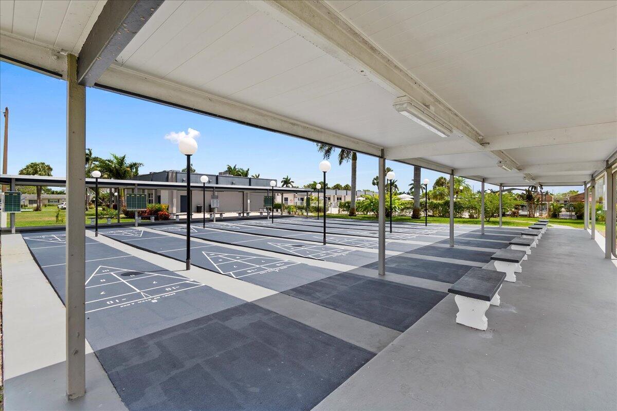 CRESTHAVEN VILLAS CONDO 33 - Residential