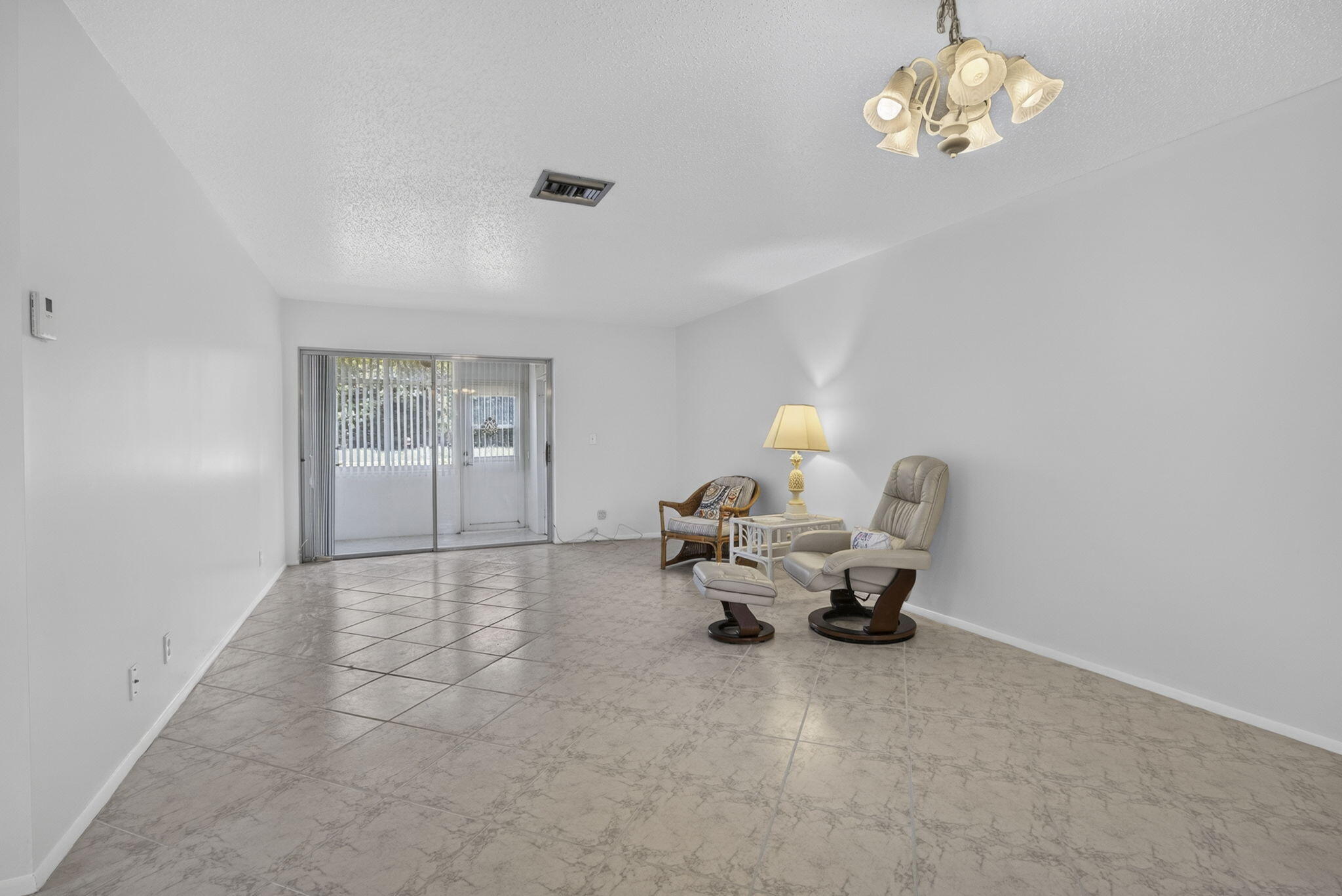 CRESTHAVEN VILLAS CONDO 33 - Residential