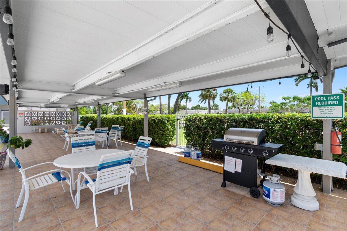 CRESTHAVEN VILLAS CONDO 33 - Residential