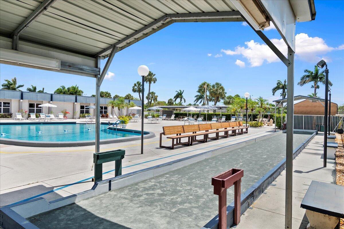 CRESTHAVEN VILLAS CONDO 33 - Residential