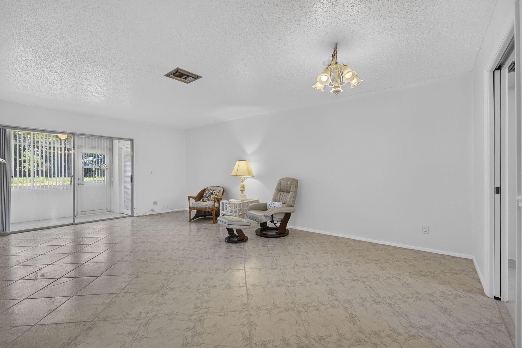 CRESTHAVEN VILLAS CONDO 33 - Residential