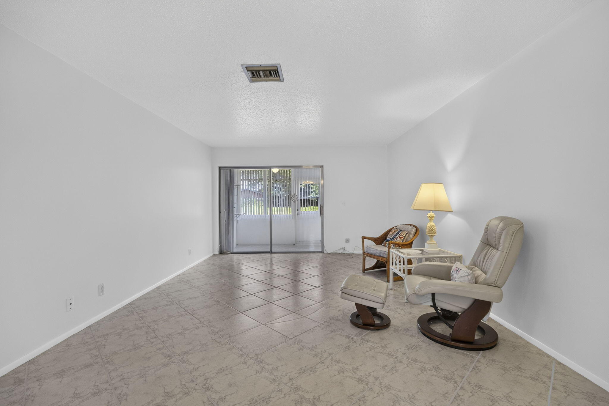 CRESTHAVEN VILLAS CONDO 33 - Residential