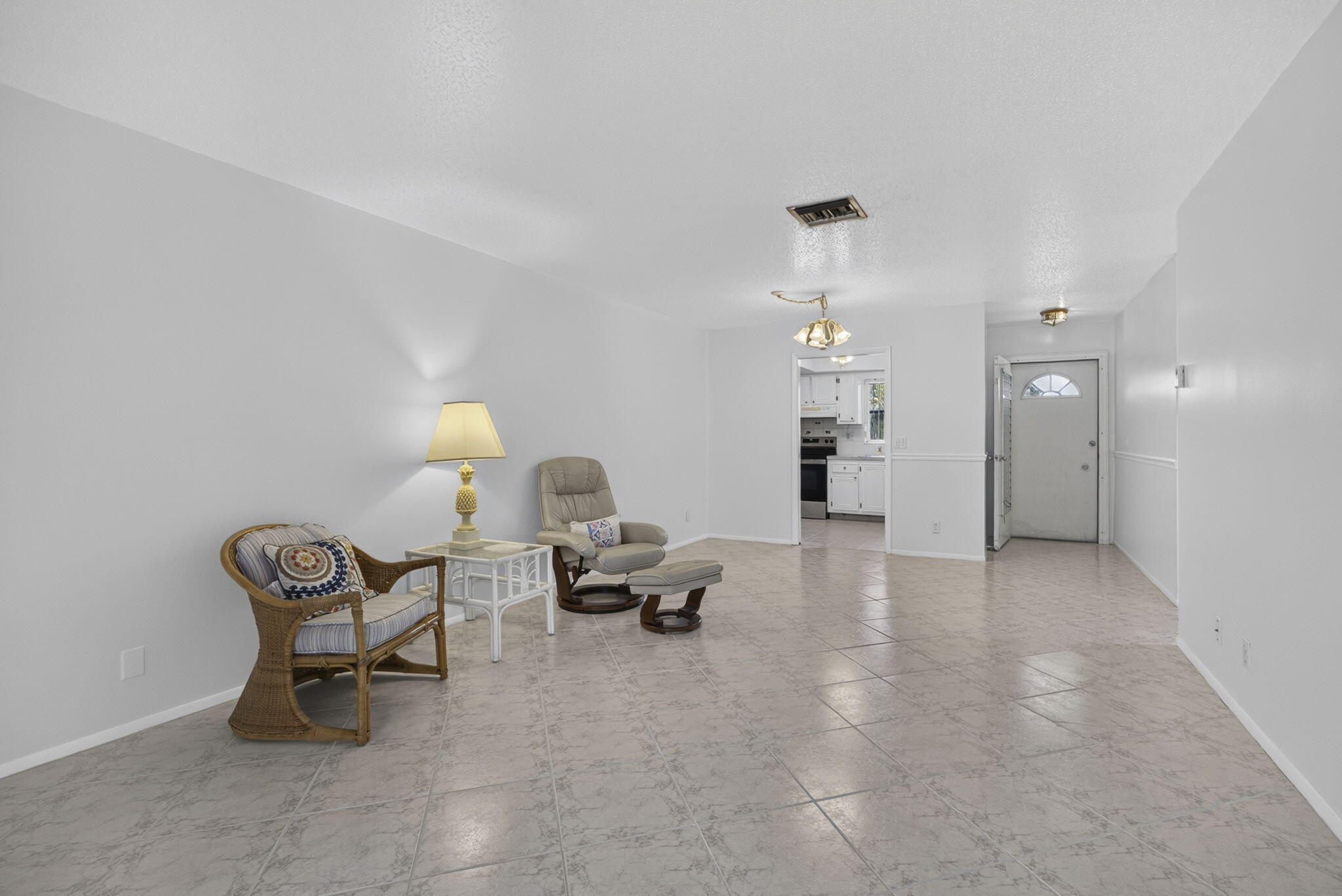 CRESTHAVEN VILLAS CONDO 33 - Residential