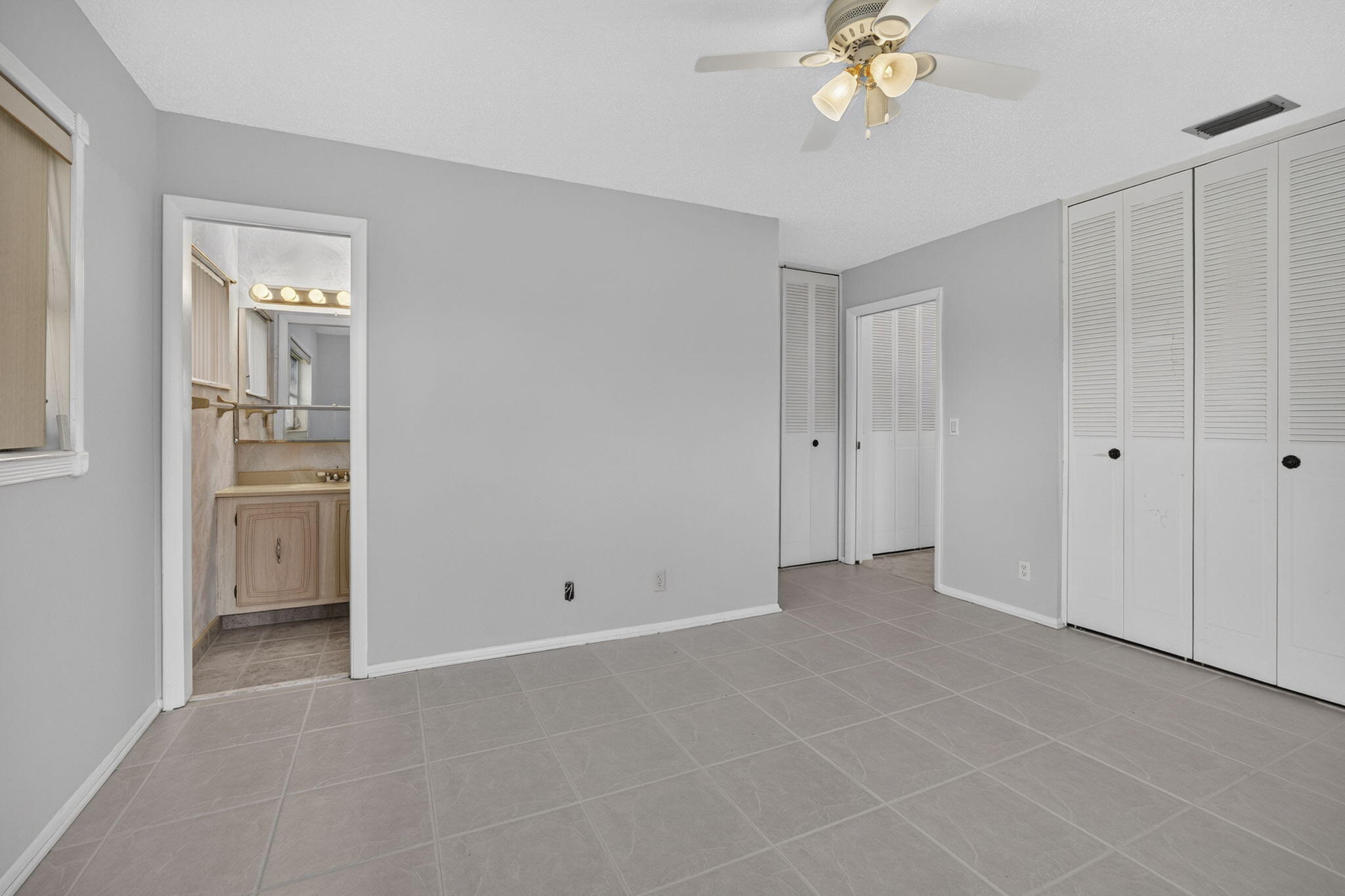 CRESTHAVEN VILLAS CONDO 33 - Residential