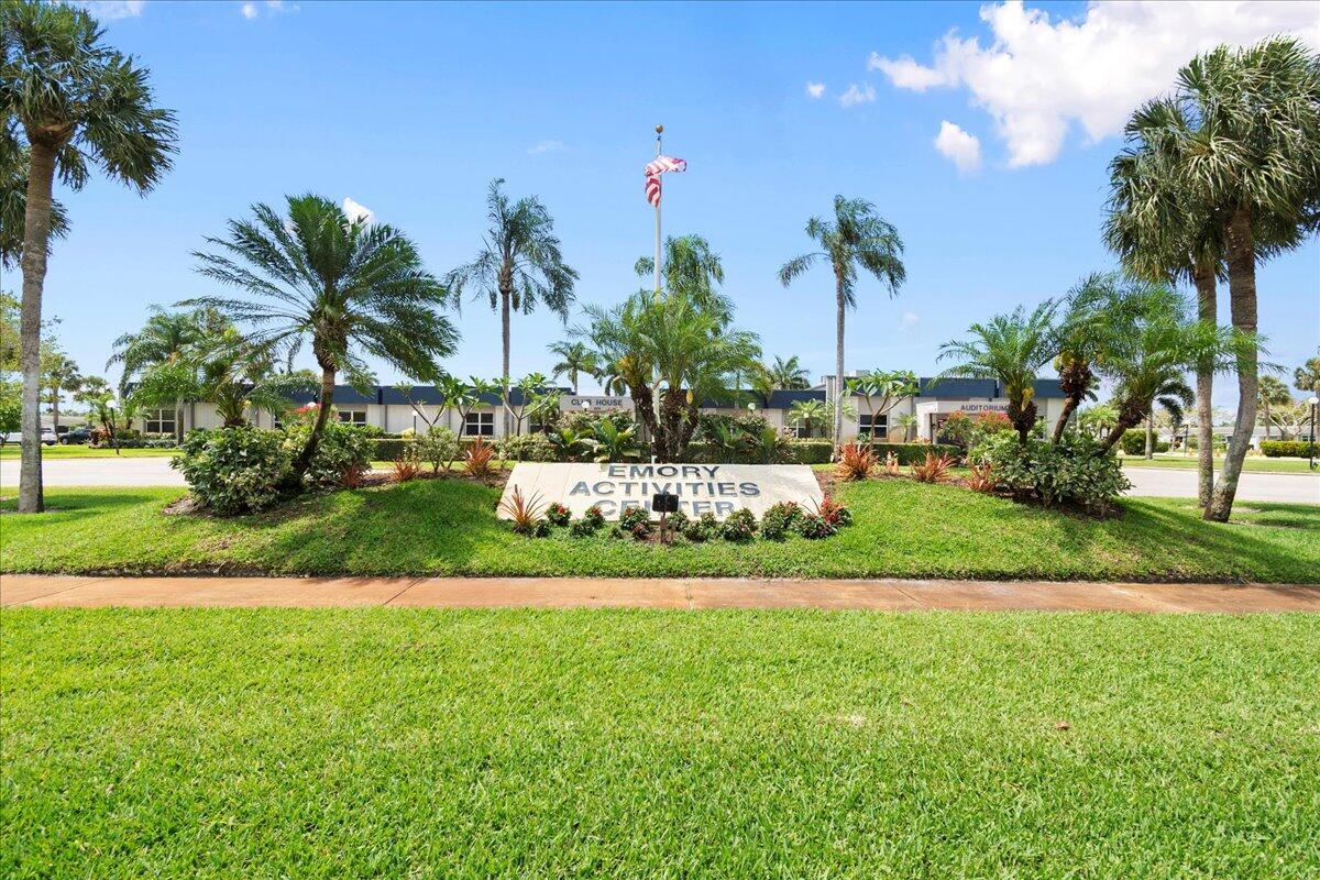 CRESTHAVEN VILLAS CONDO 33 - Residential