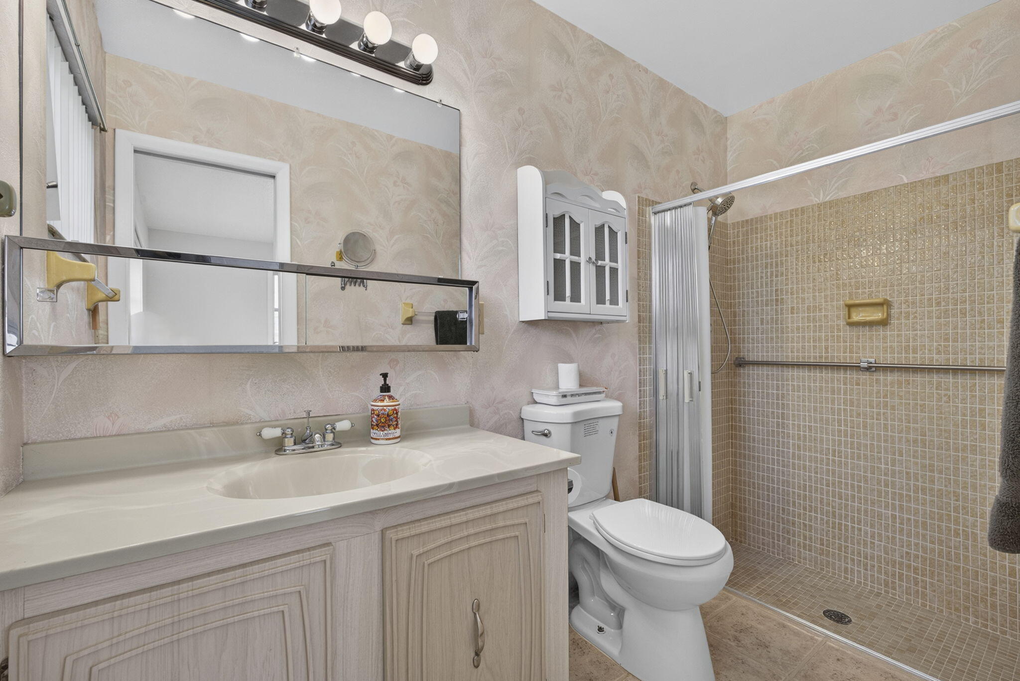 CRESTHAVEN VILLAS CONDO 33 - Residential