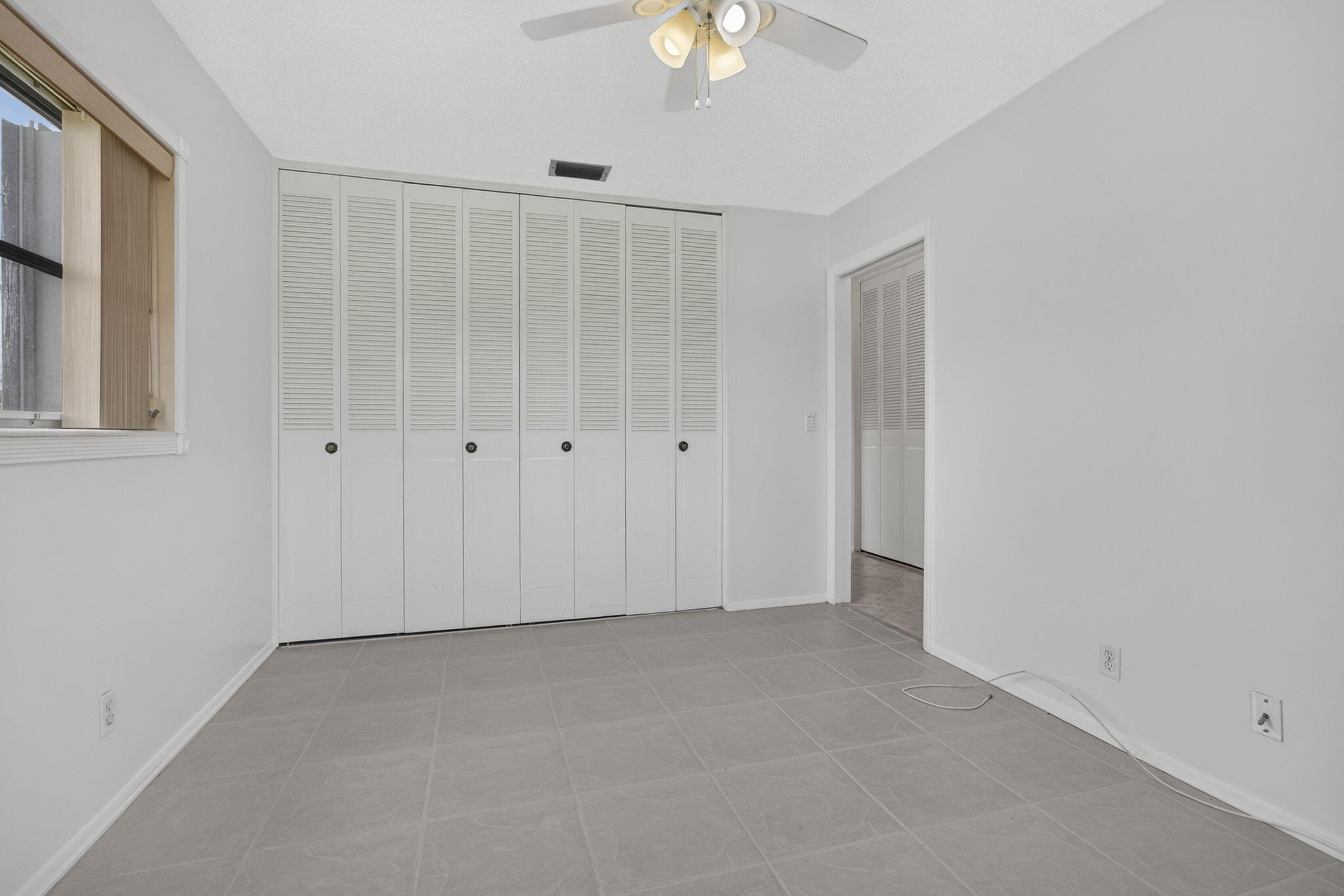 CRESTHAVEN VILLAS CONDO 33 - Residential