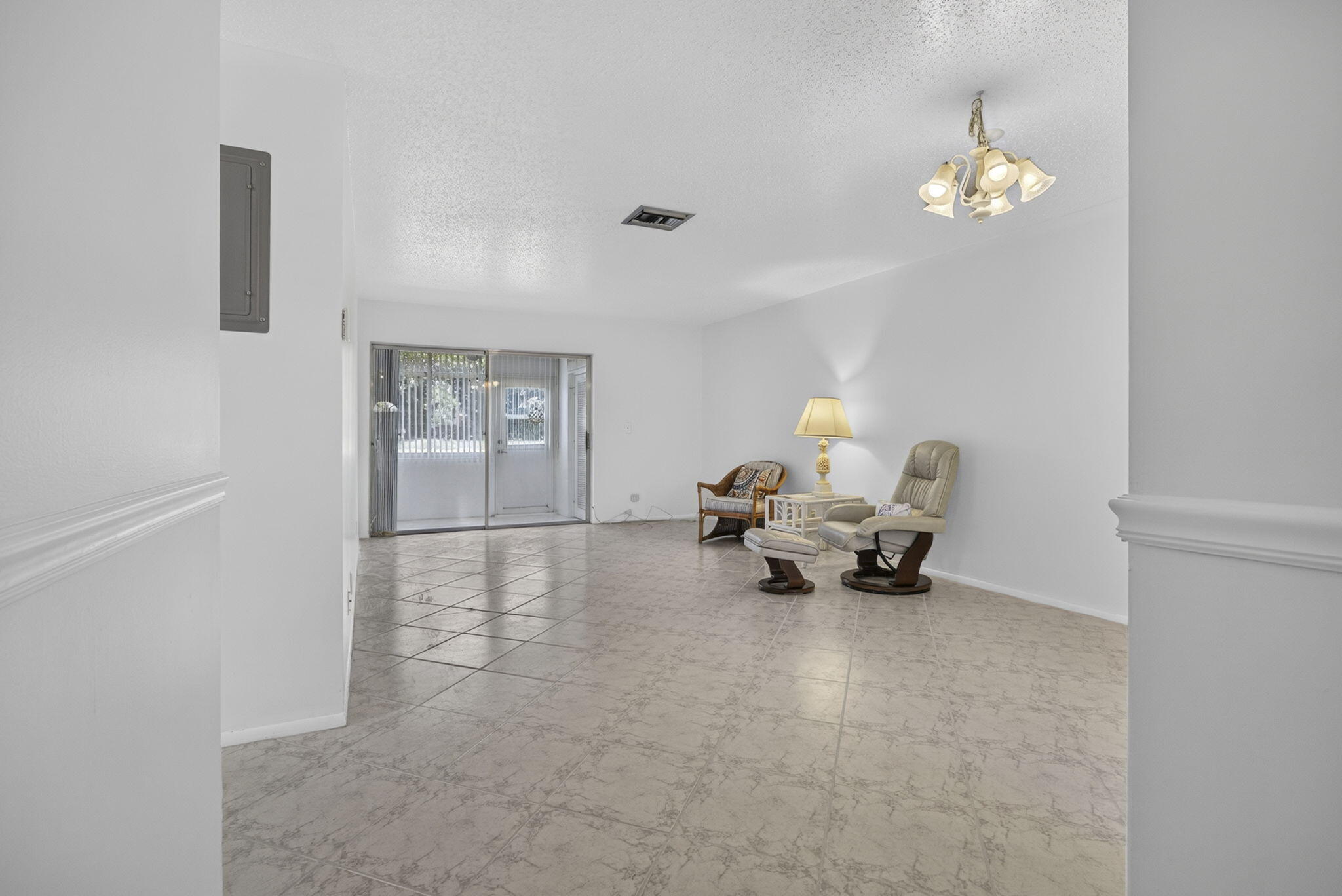 CRESTHAVEN VILLAS CONDO 33 - Residential
