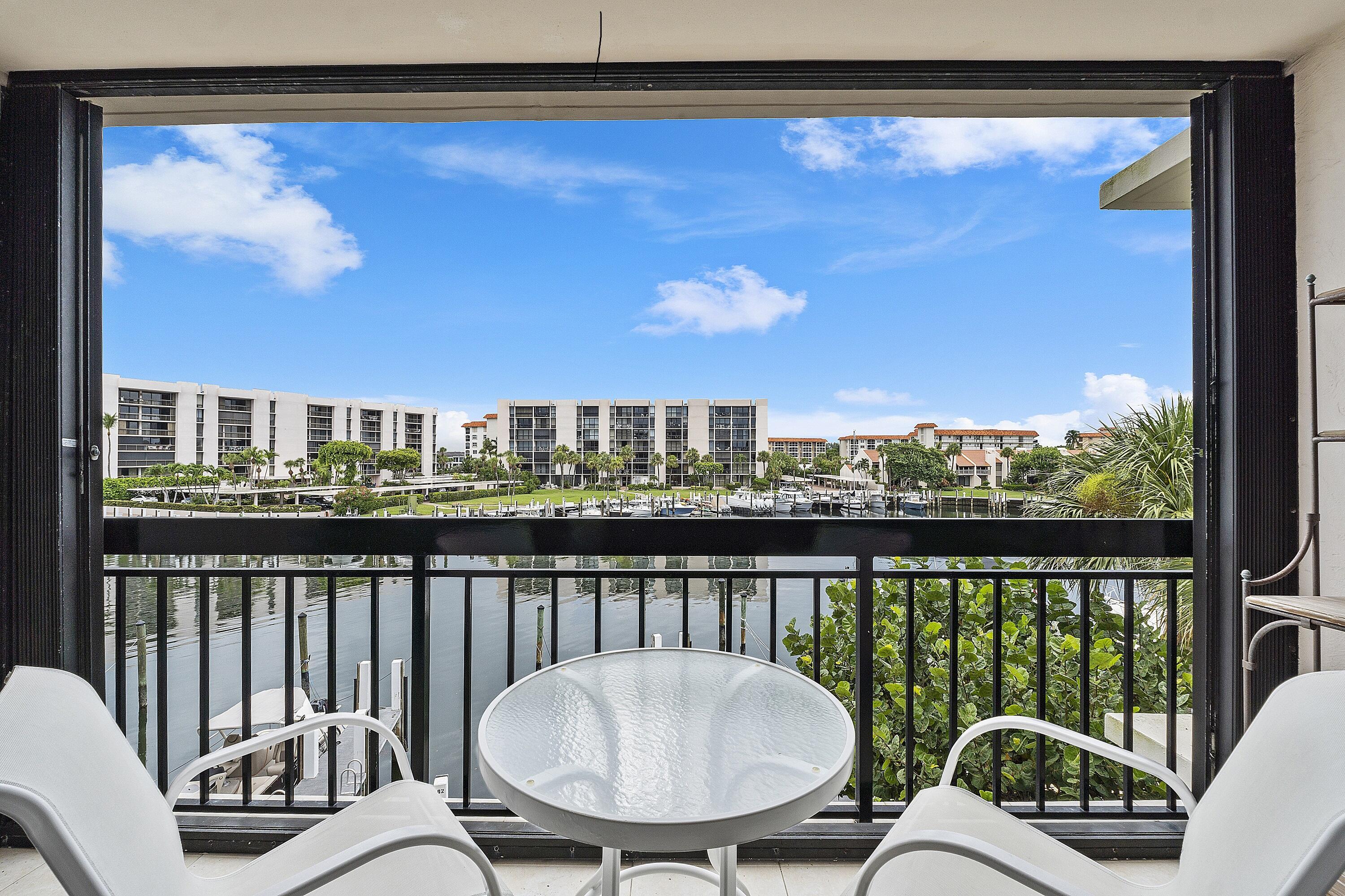 YACHT & RACQUET CLUB OF BOCA RATON CONDO - Residential Lease