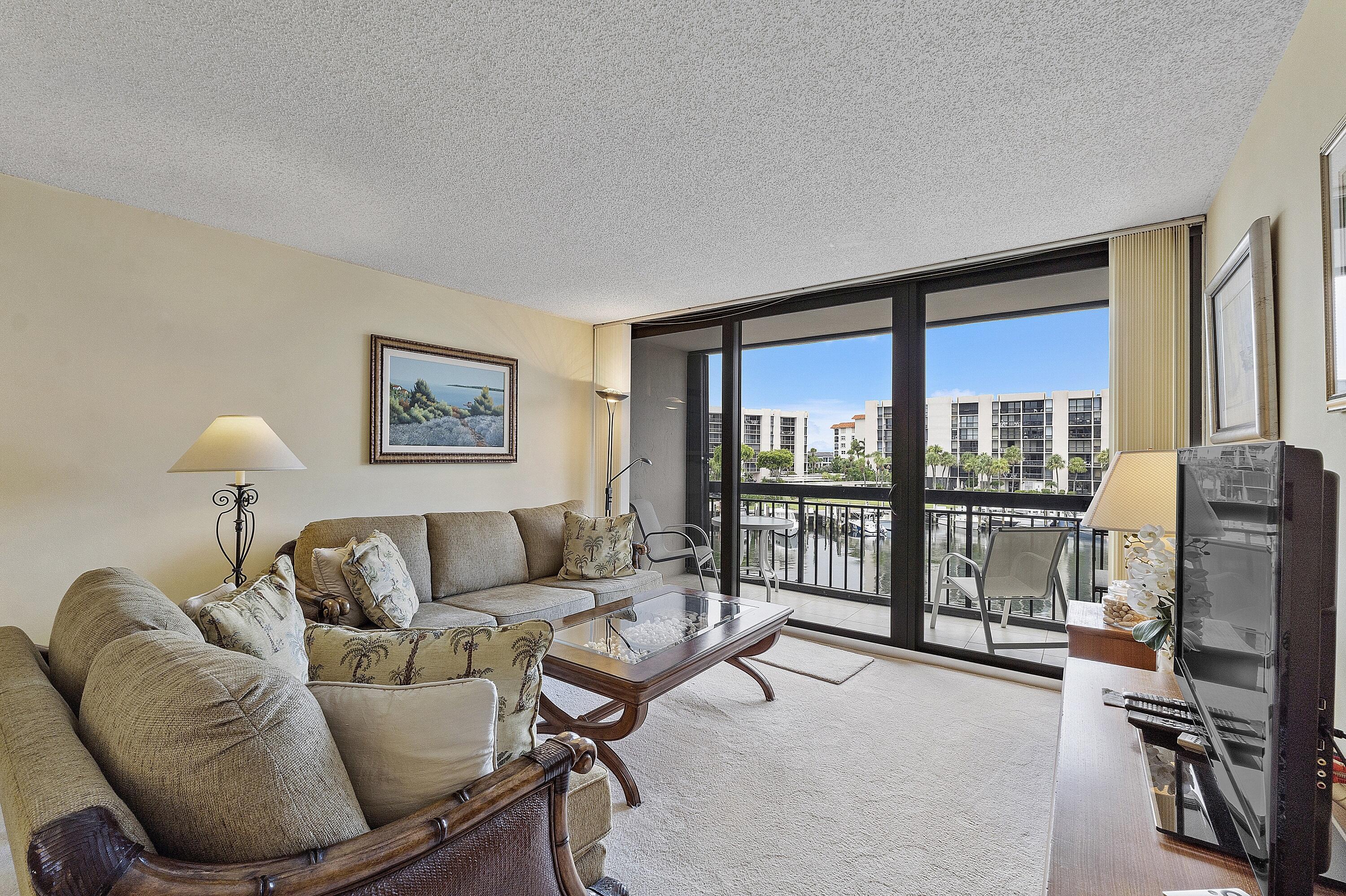 YACHT & RACQUET CLUB OF BOCA RATON CONDO - Residential Lease