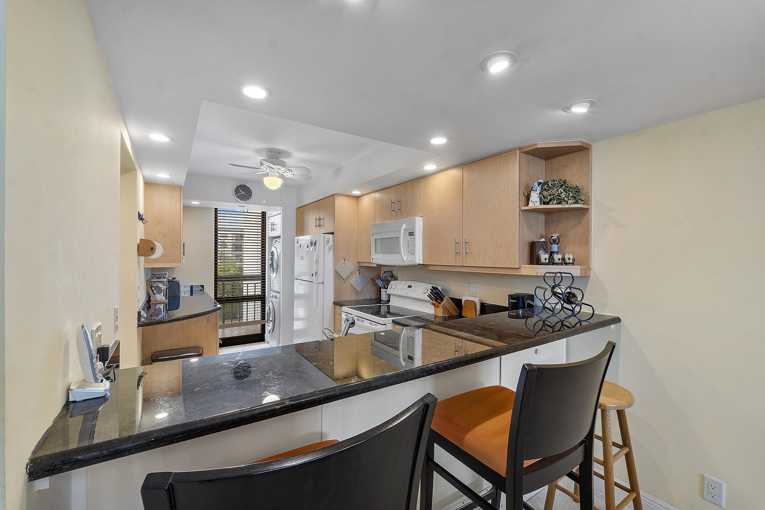 YACHT & RACQUET CLUB OF BOCA RATON CONDO - Residential Lease