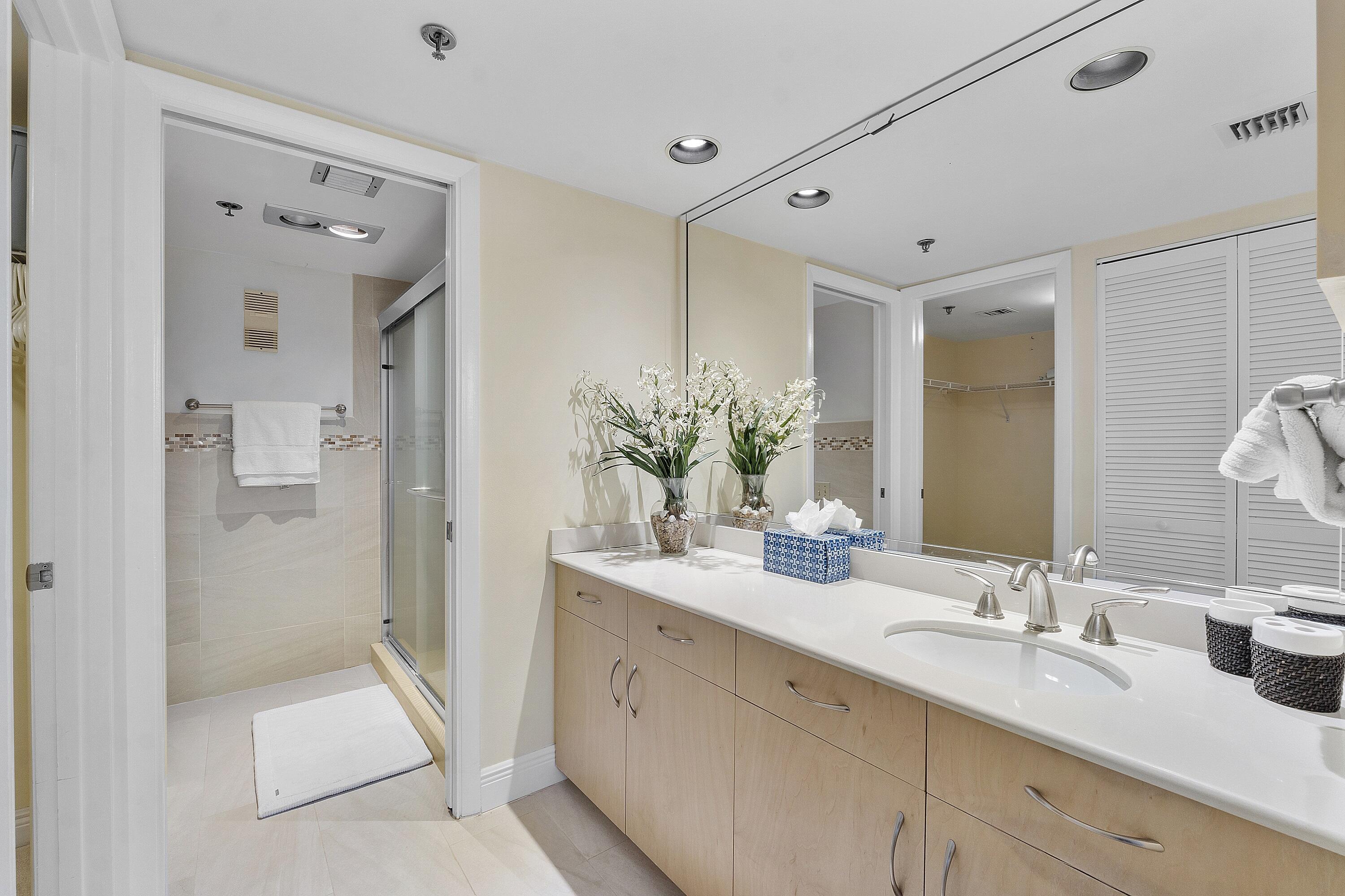 YACHT & RACQUET CLUB OF BOCA RATON CONDO - Residential Lease