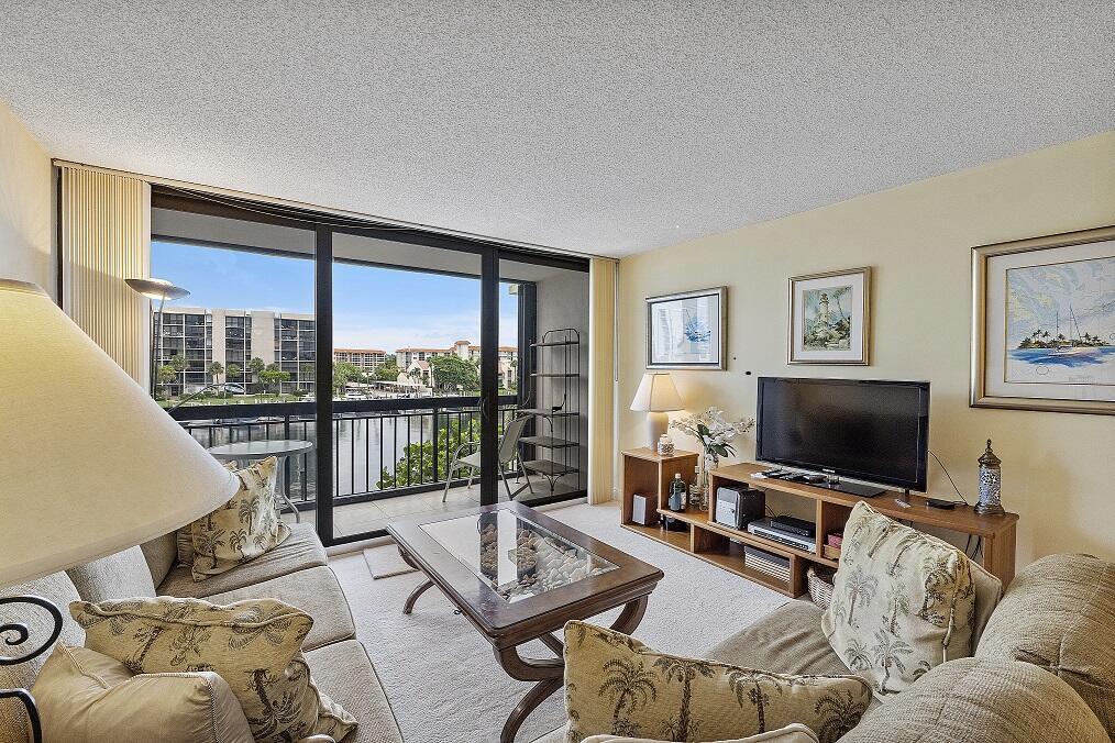 YACHT & RACQUET CLUB OF BOCA RATON CONDO - Residential Lease