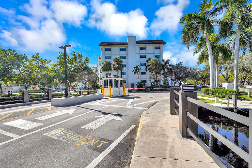 RIVER REACH CONDOMINIUM III - Residential