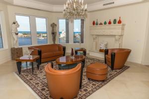 ONE WATERMARK PLACE OF THE PALM BEACHES - Residential