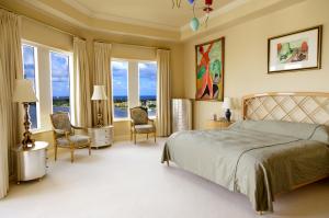 ONE WATERMARK PLACE OF THE PALM BEACHES - Residential