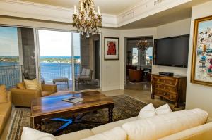 ONE WATERMARK PLACE OF THE PALM BEACHES - Residential
