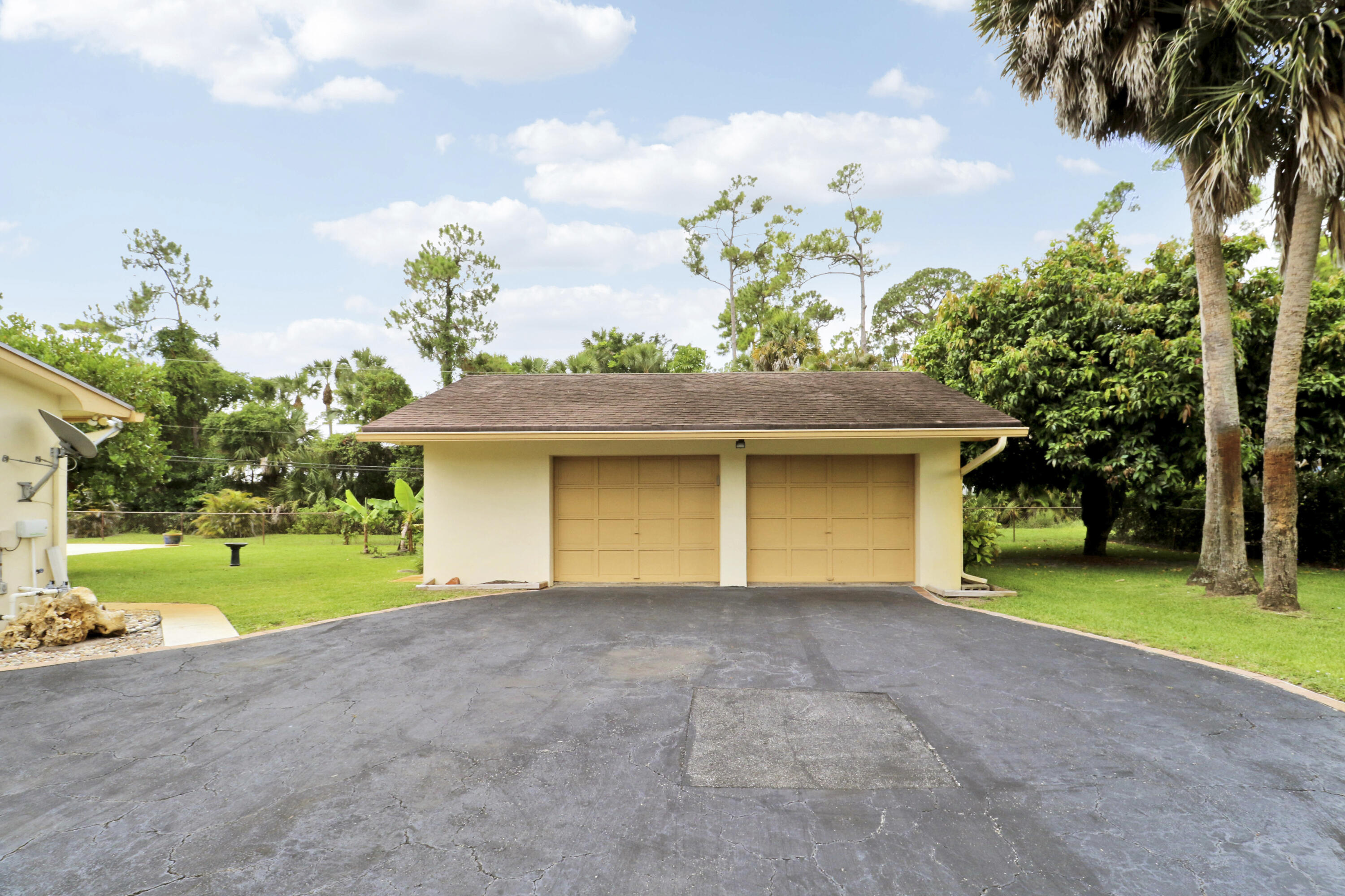 LAKEWOOD RANCHES - Residential